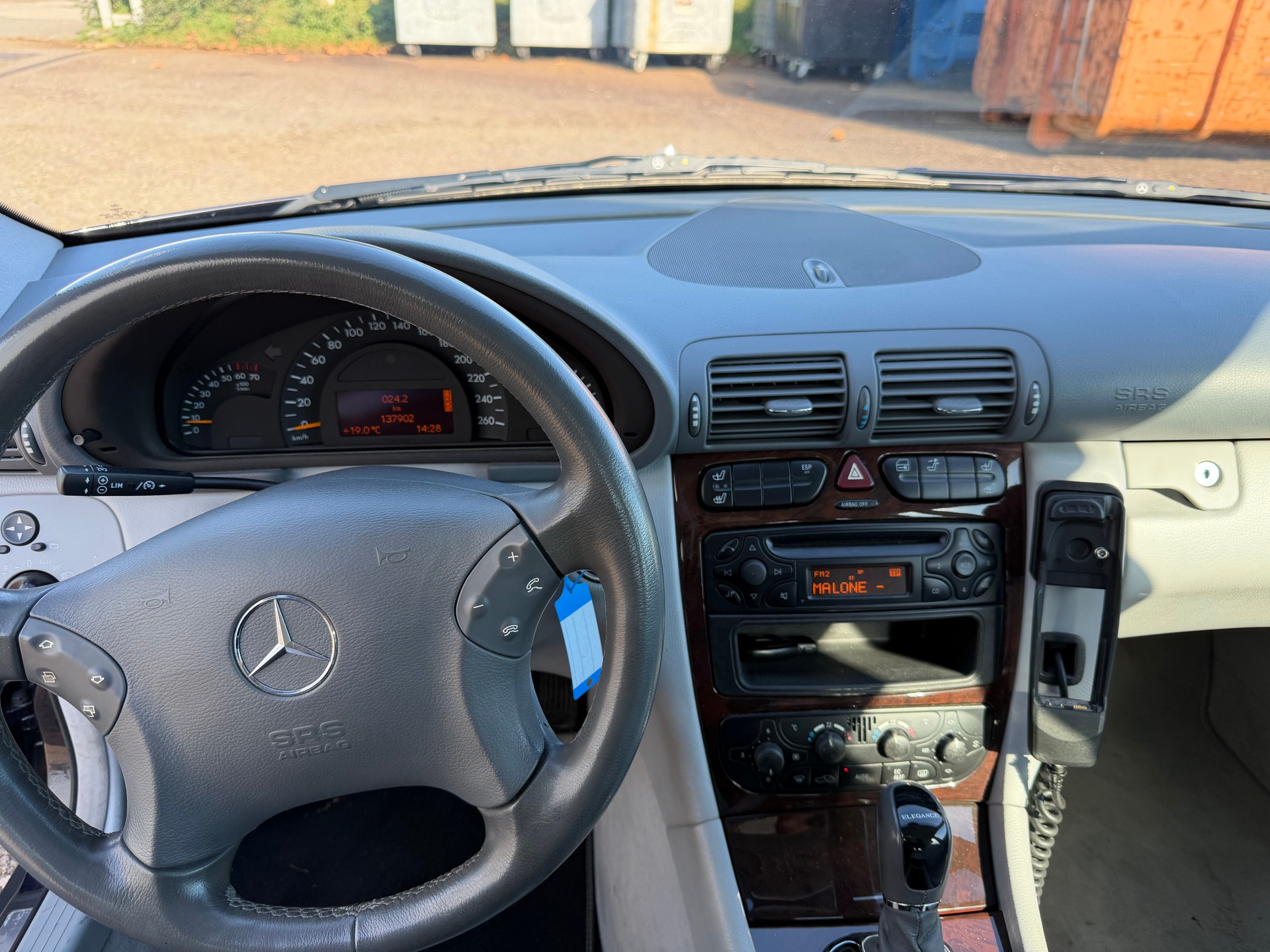 MERCEDES-BENZ C 320-image-4