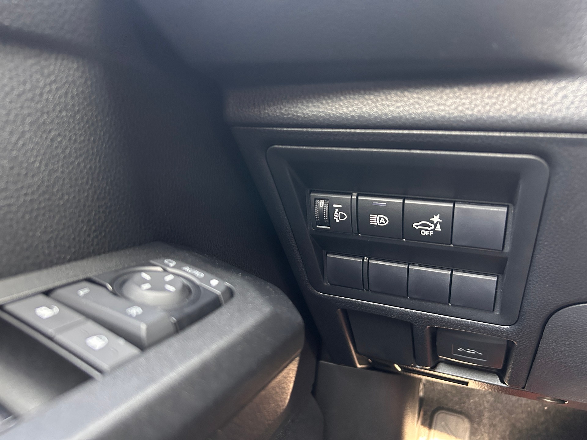 TOYOTA Hilux BEV 59.2 kWh Comfort Double Cab AWD-image-10