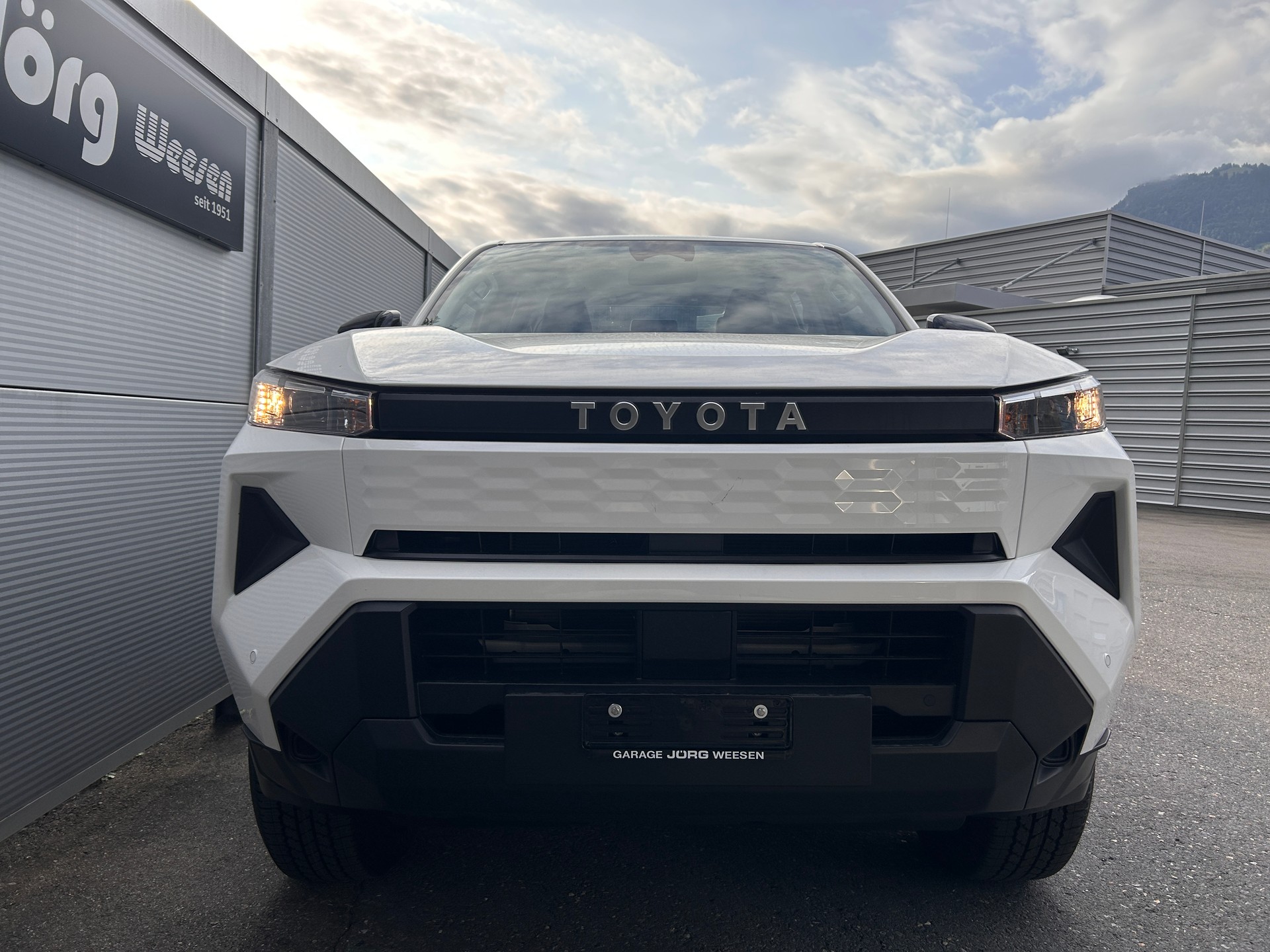 TOYOTA Hilux BEV 59.2 kWh Comfort Double Cab AWD-image-1