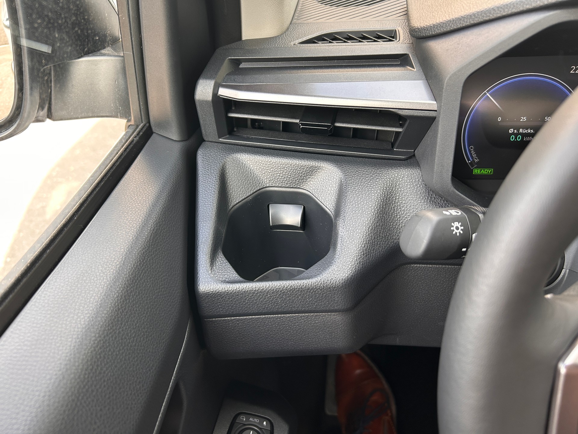 TOYOTA Hilux BEV 59.2 kWh Comfort Double Cab AWD-image-11