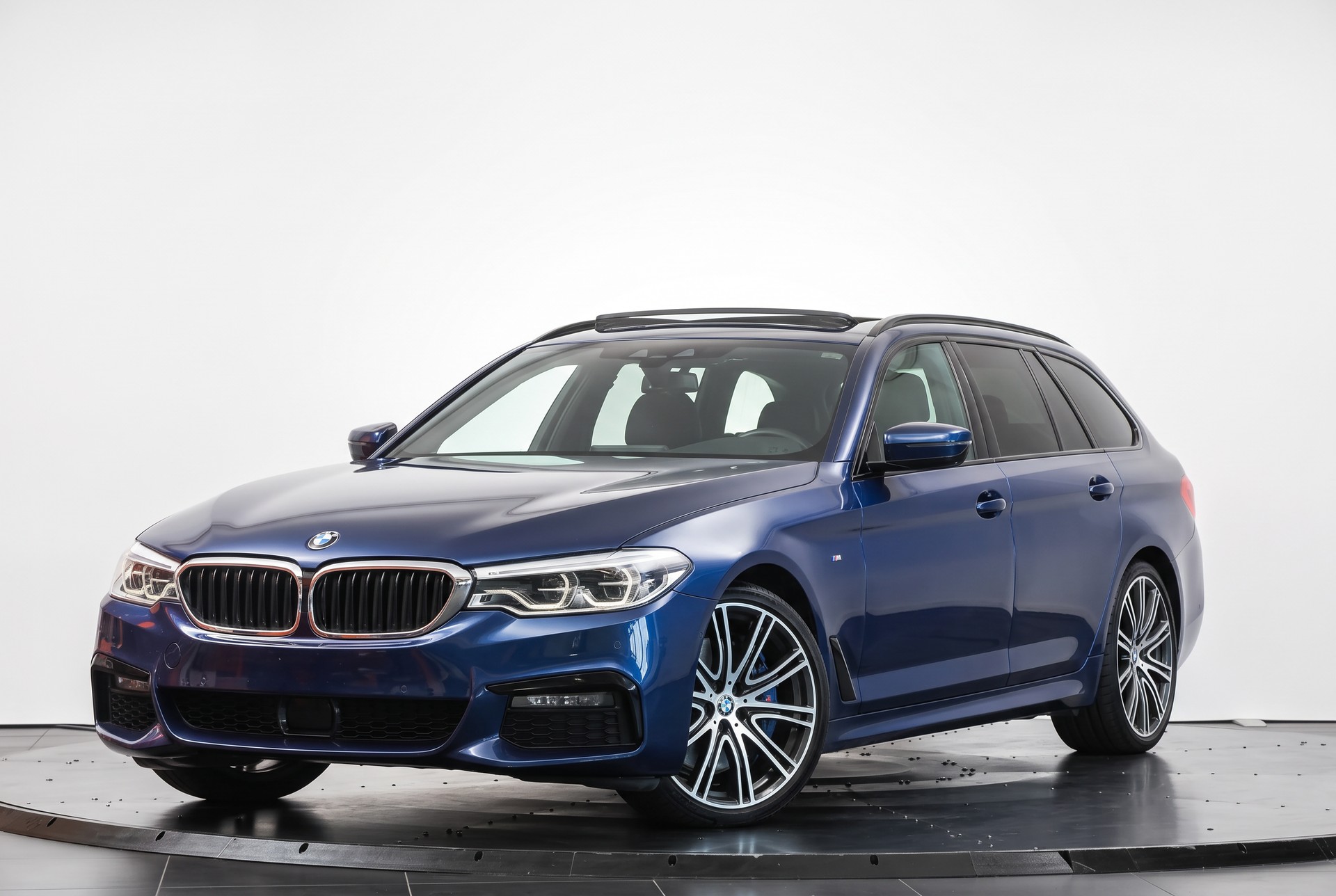 BMW 540d xDrive Pure M Sport Edition Steptronic Head-Up Display • Toit ouvrant • Harman Kardon-image-3