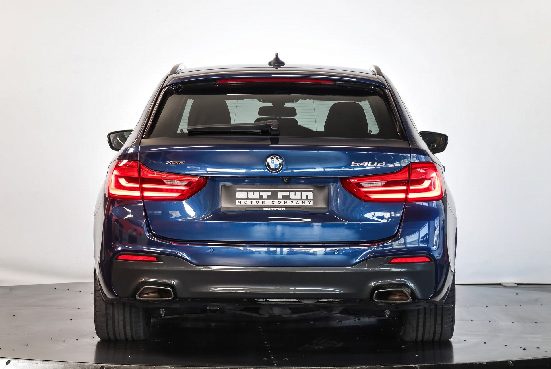 BMW 540d xDrive Pure M Sport Edition Steptronic Head-Up Display • Toit ouvrant • Harman Kardon-image-2