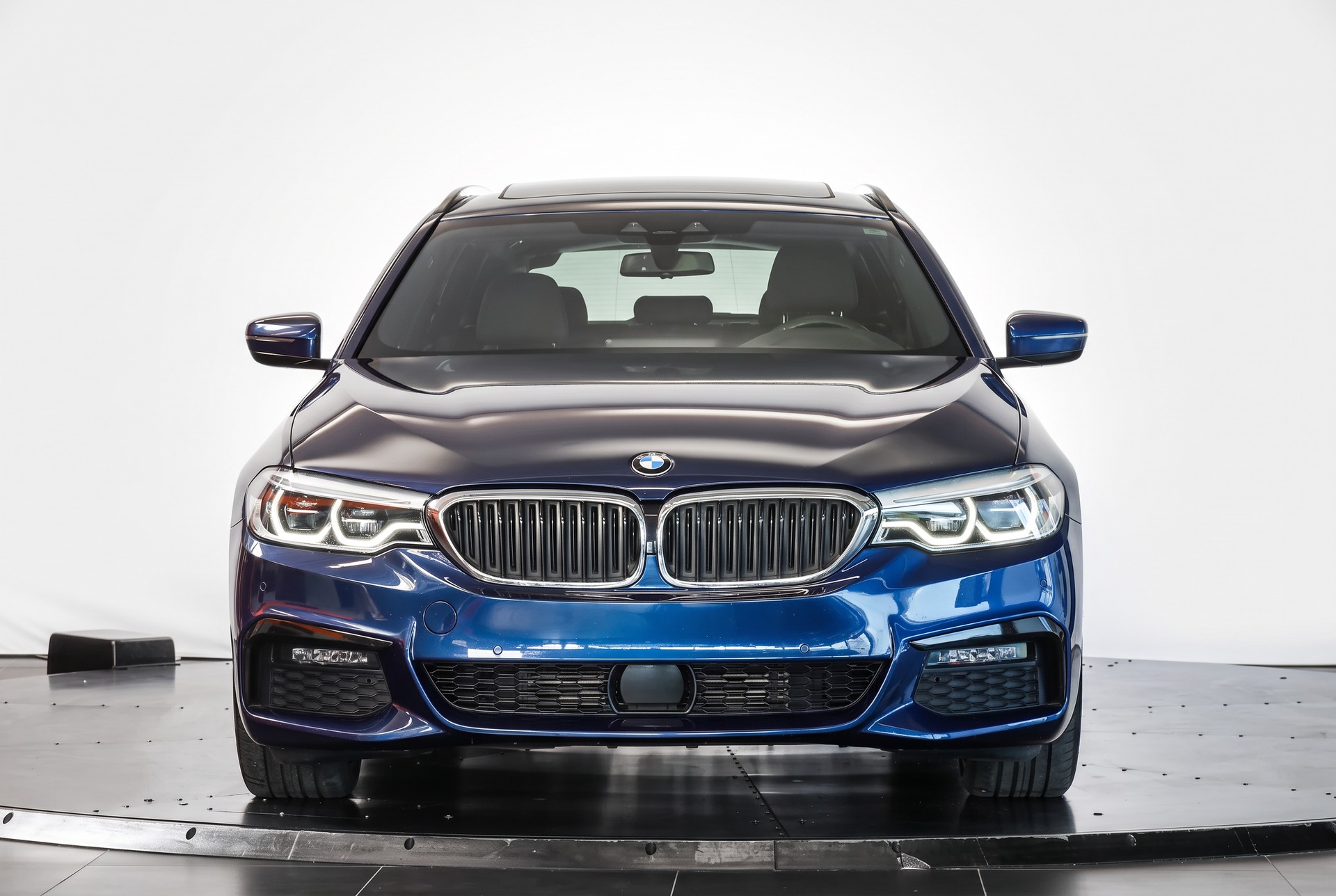 BMW 540d xDrive Pure M Sport Edition Steptronic Head-Up Display • Toit ouvrant • Harman Kardon-image-1