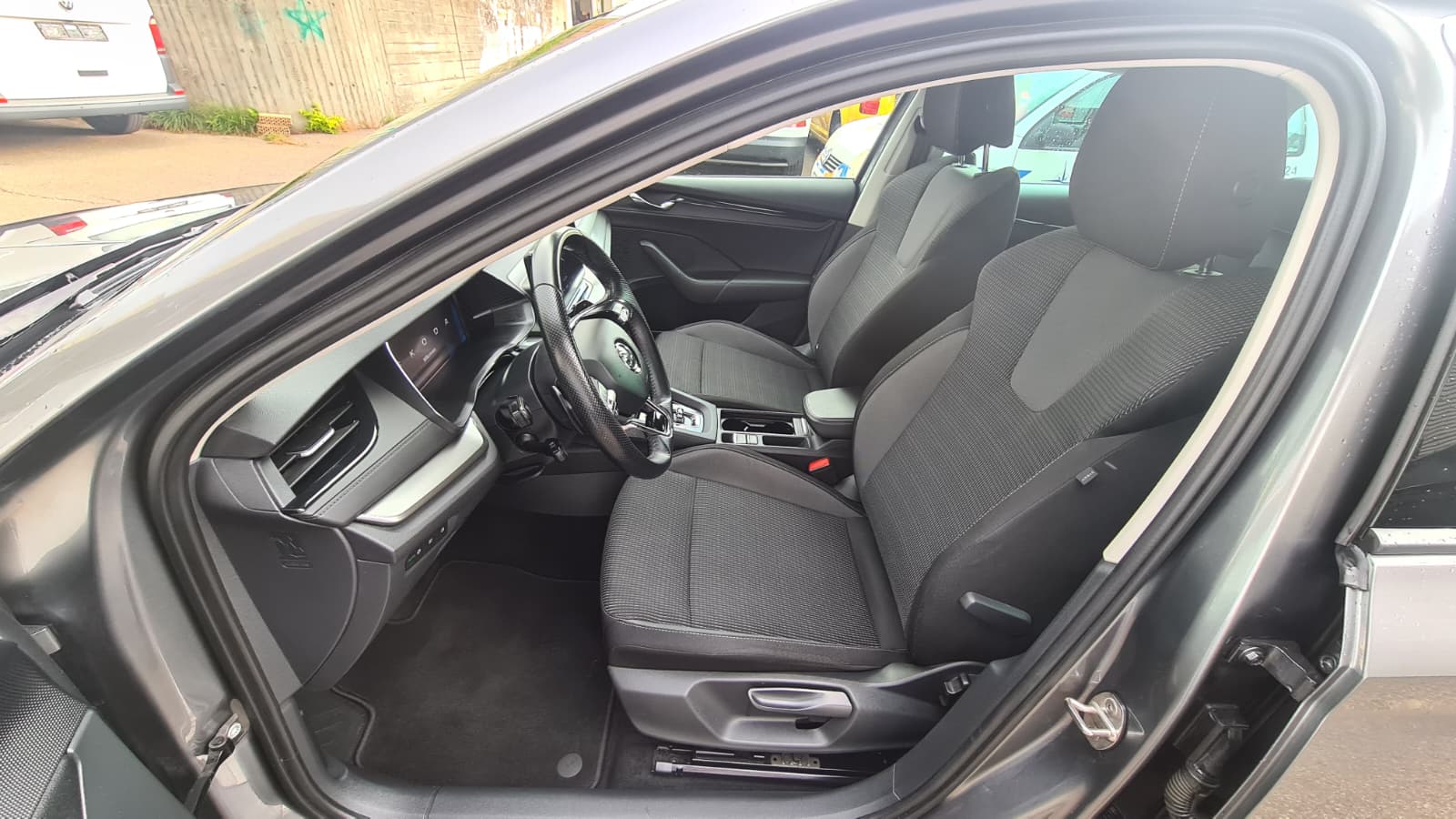 SKODA Octavia Combi 2.0 TDI DSG Ambition 4x4 ** Gr-Navi ** Sitzheizung ** Abstandsregelsysteme ** Virtual Cockpit ** Neues Modell 2023-image-17