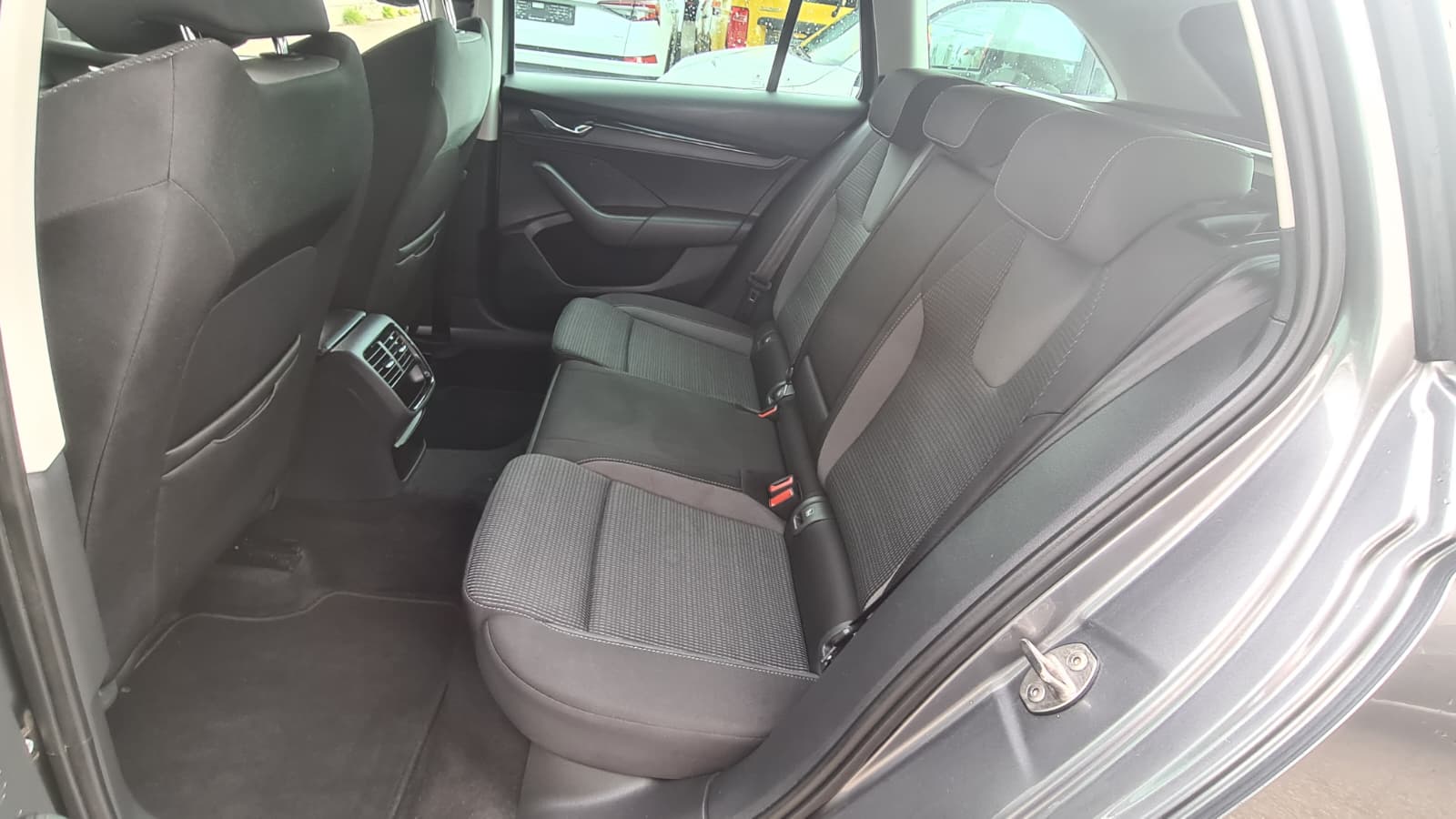 SKODA Octavia Combi 2.0 TDI DSG Ambition 4x4 ** Gr-Navi ** Sitzheizung ** Abstandsregelsysteme ** Virtual Cockpit ** Neues Modell 2023-image-18