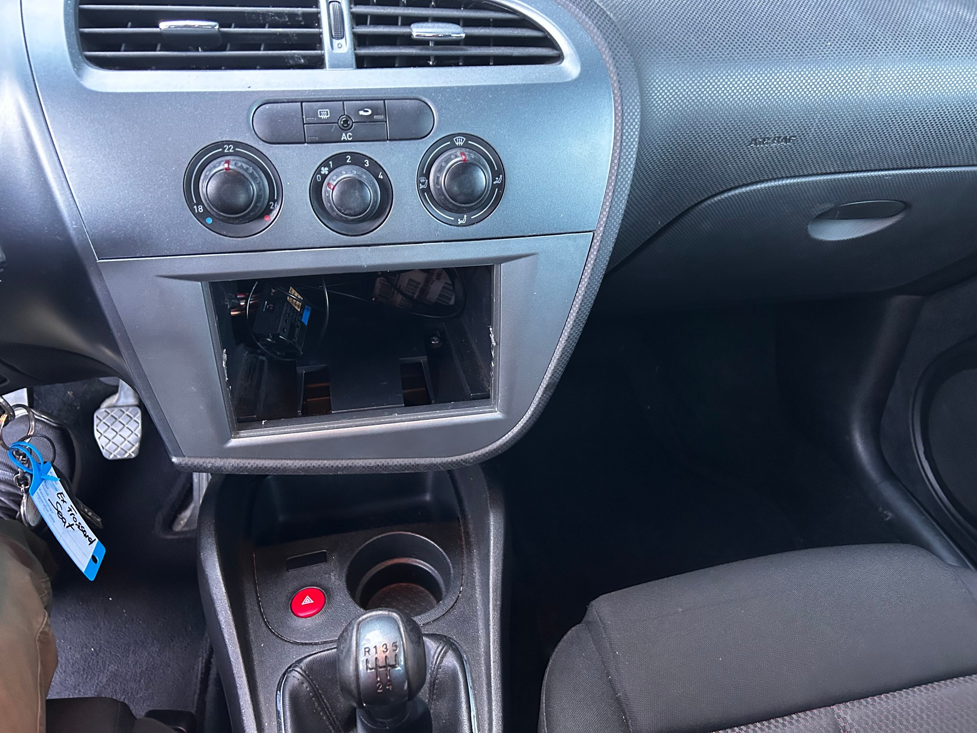 SEAT Leon 1.6 Reference-image-9