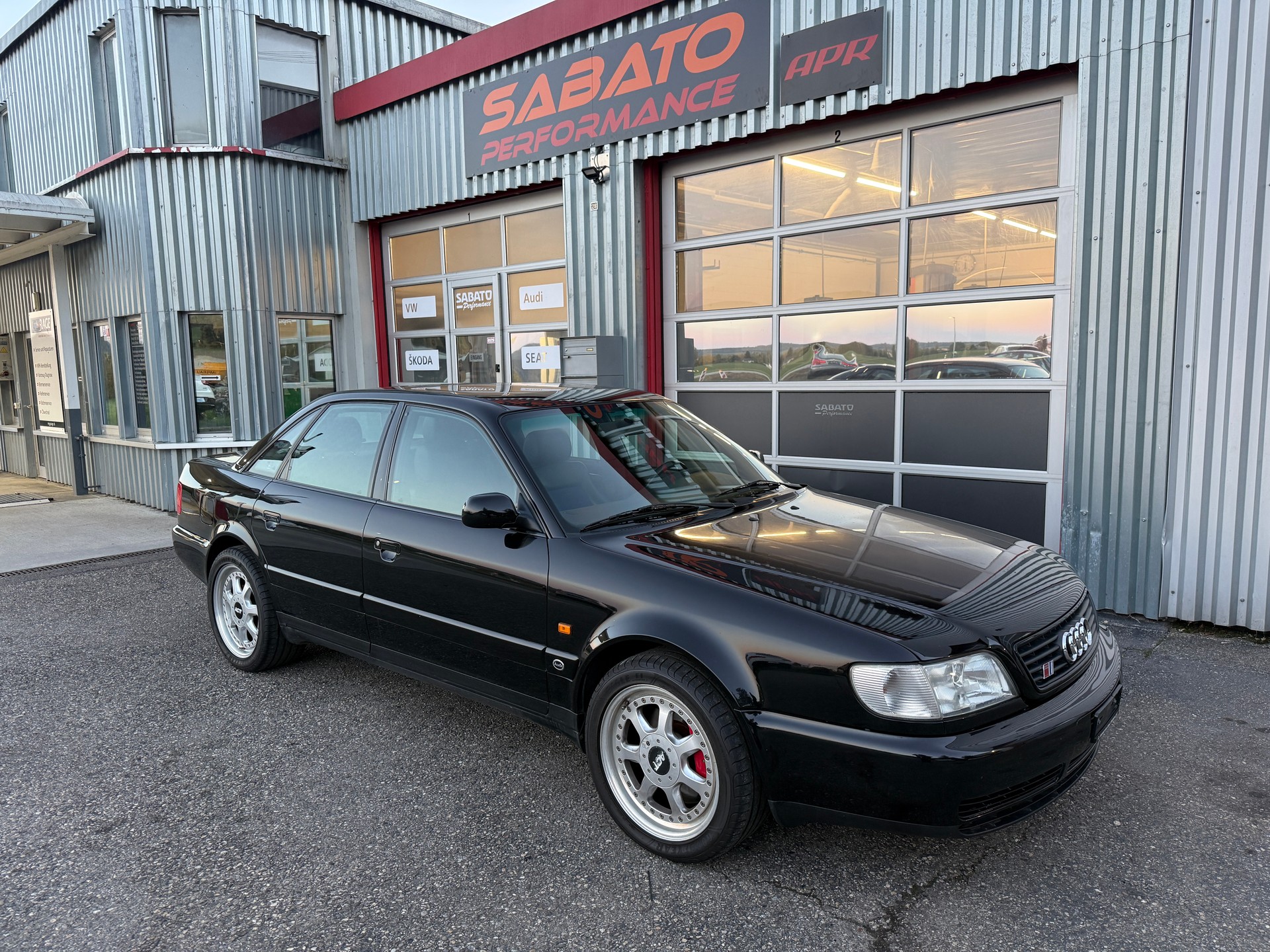 AUDI S6 quattro 4.2 plus-image-1