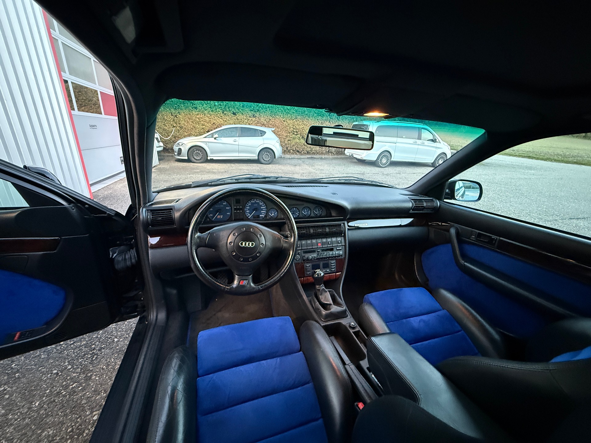 AUDI S6 quattro 4.2 plus-image-9