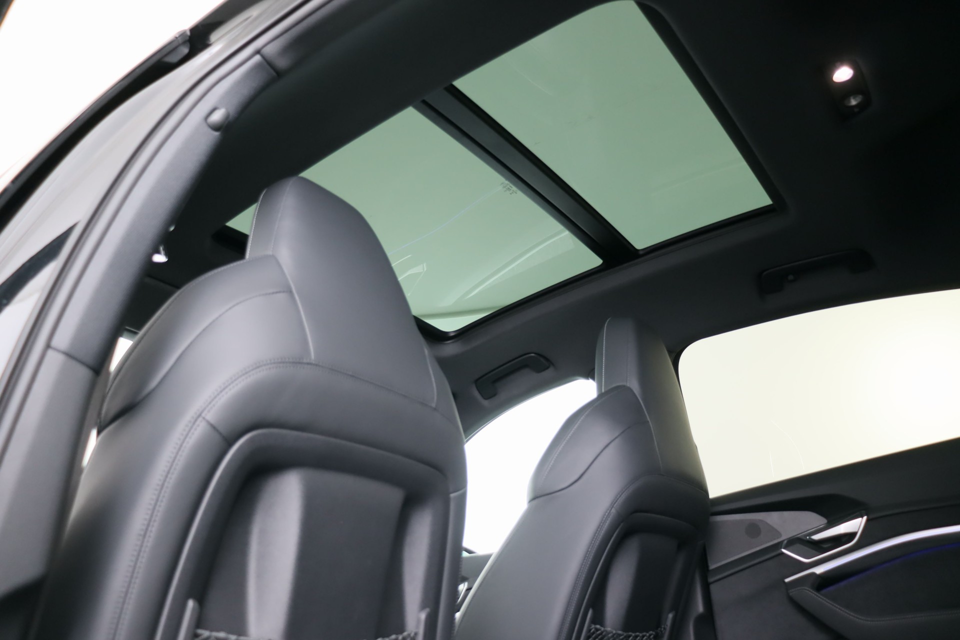AUDI e-tron 55 Sportback S Line Black Edition quattro-image-13