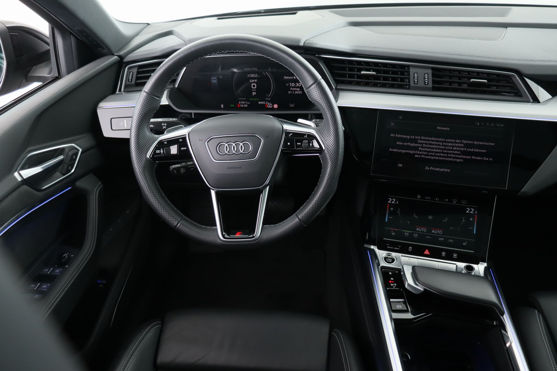 AUDI e-tron 55 Sportback S Line Black Edition quattro-image-12