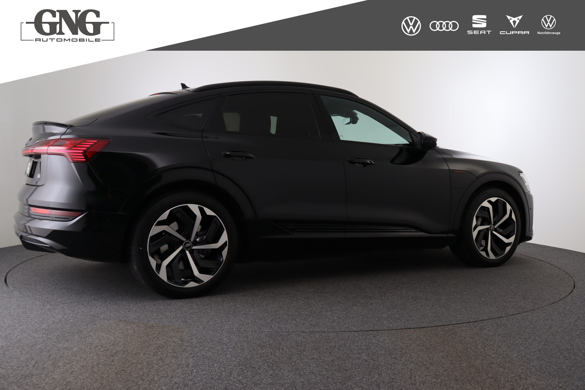 AUDI e-tron 55 Sportback S Line Black Edition quattro-image-4