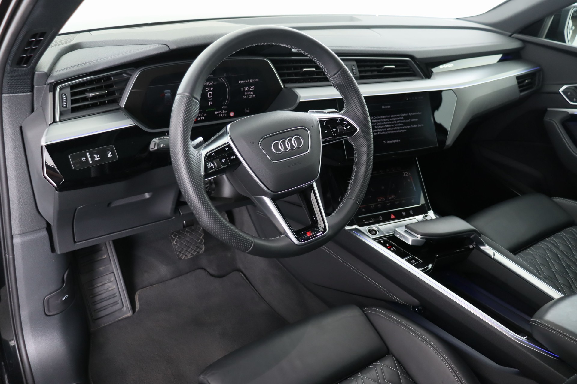 AUDI e-tron 55 Sportback S Line Black Edition quattro-image-11