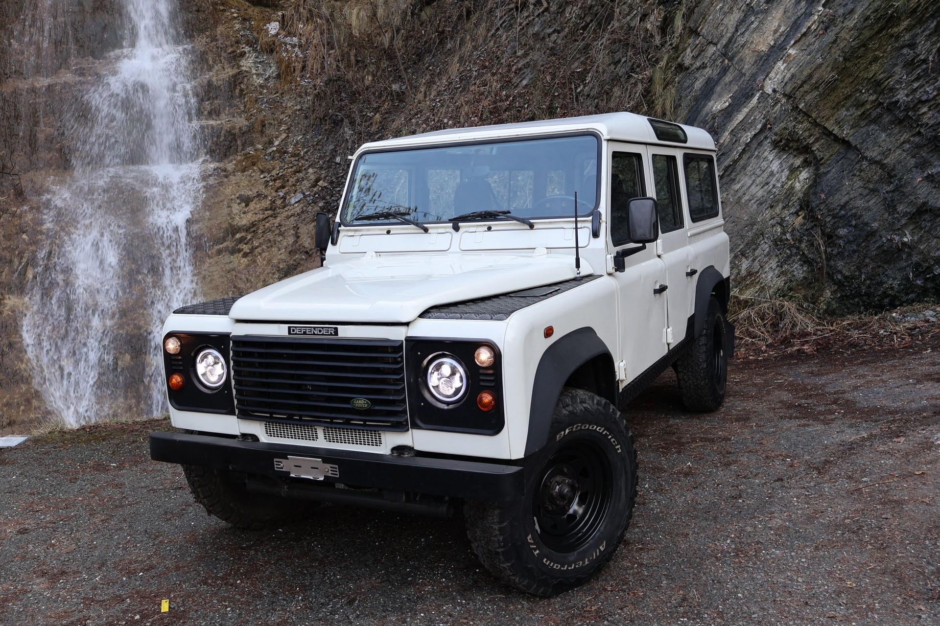 LAND ROVER DEFENDER-image-1