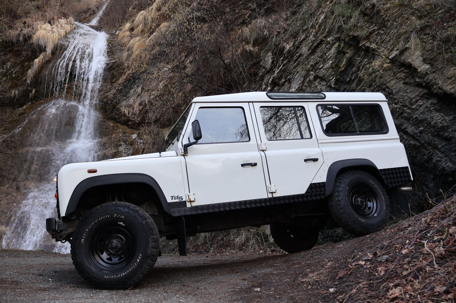 LAND ROVER DEFENDER-image-2