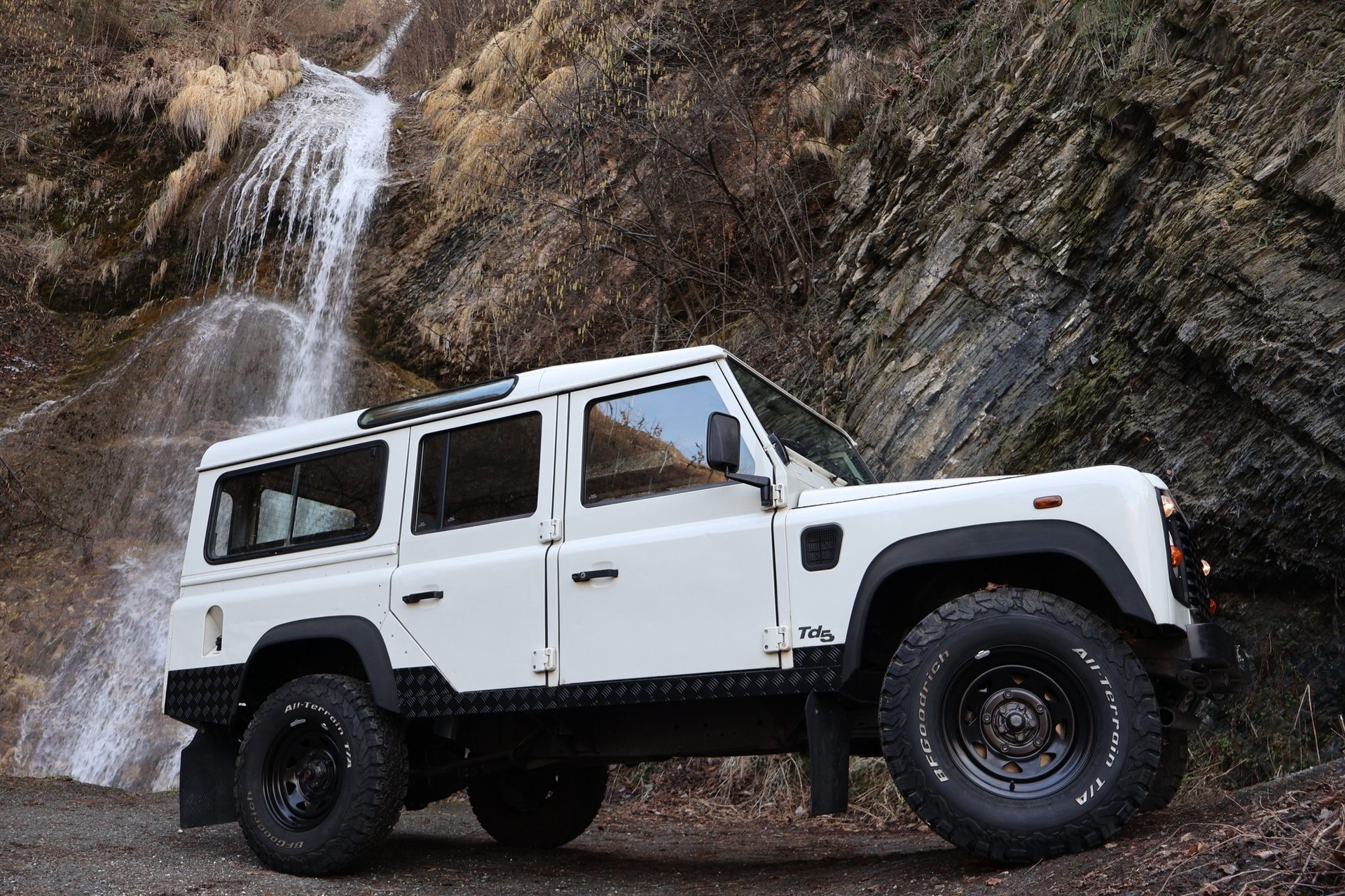 LAND ROVER DEFENDER-image-3
