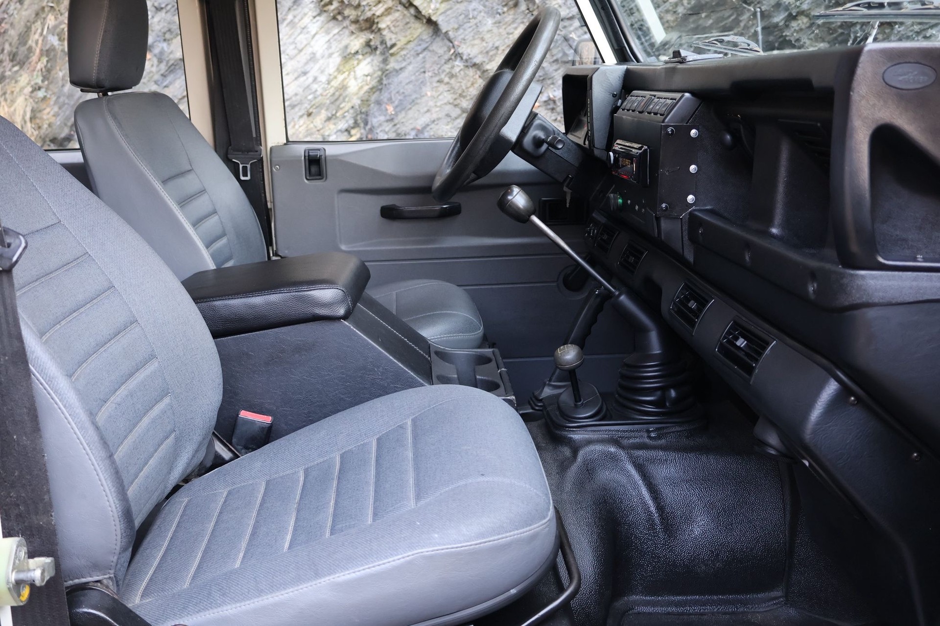 LAND ROVER DEFENDER-image-7