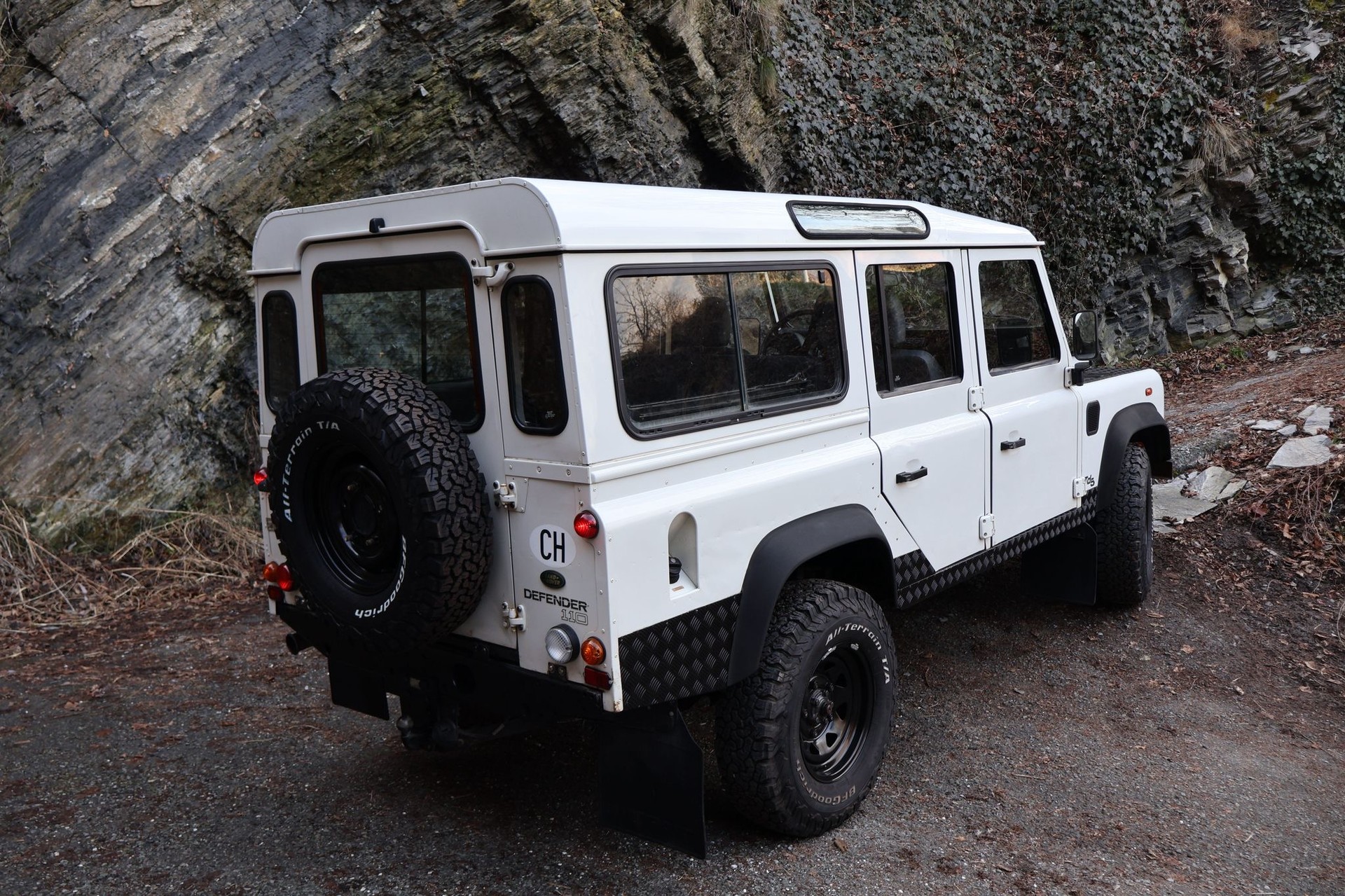LAND ROVER DEFENDER-image-4