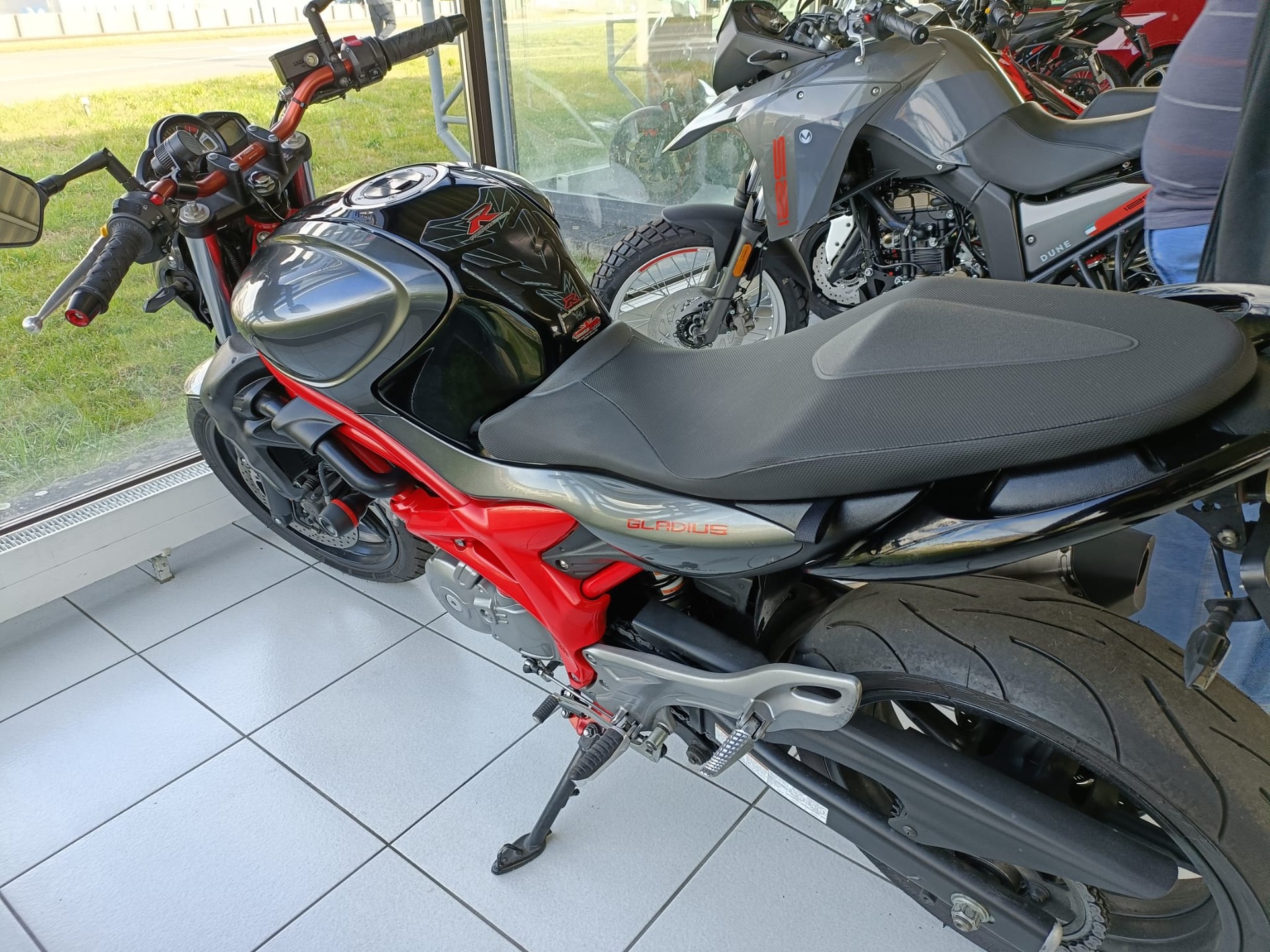 SUZUKI SFV 650 Gladius ABS-image-1