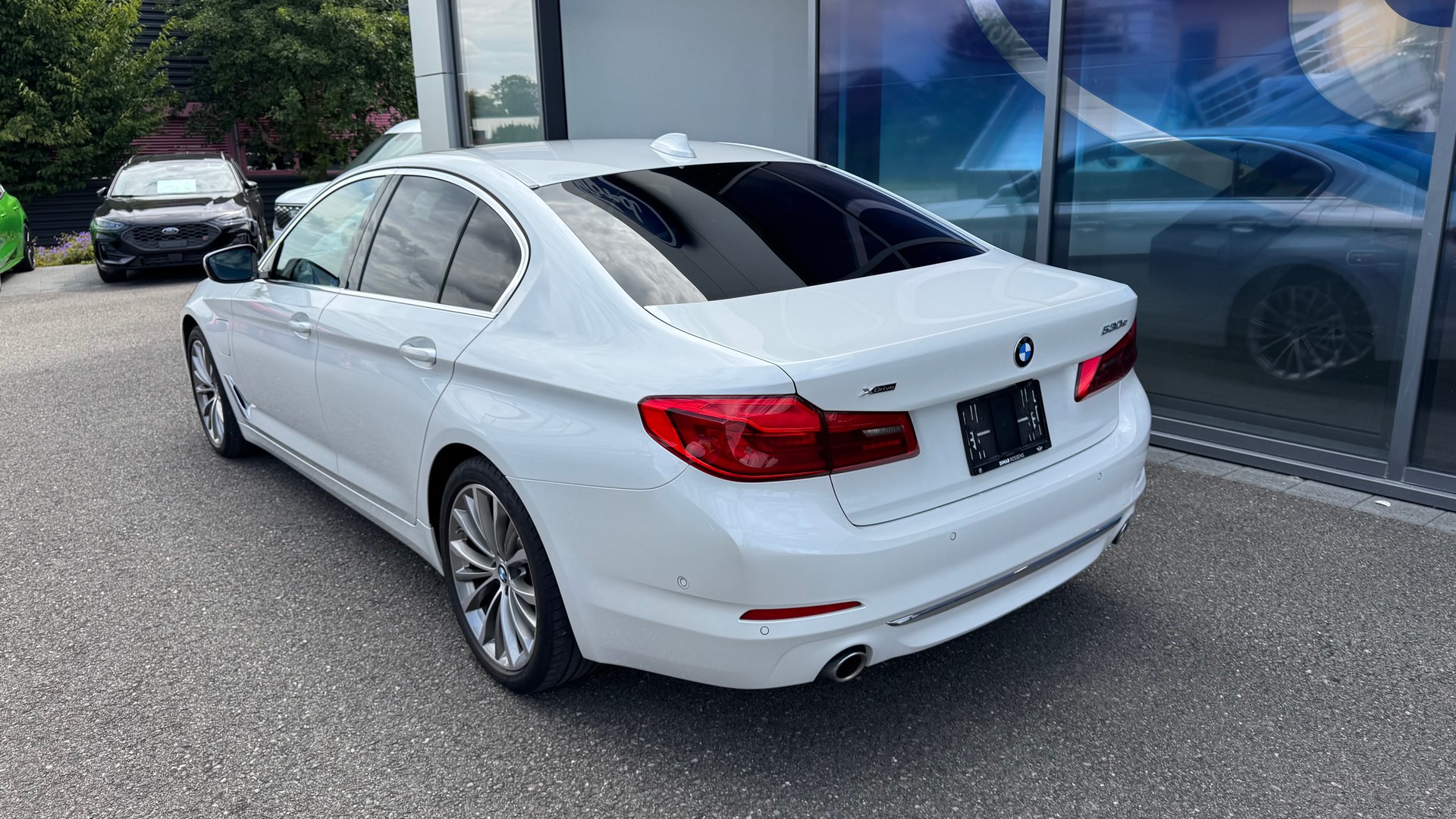 BMW 530e xDrive-image-3