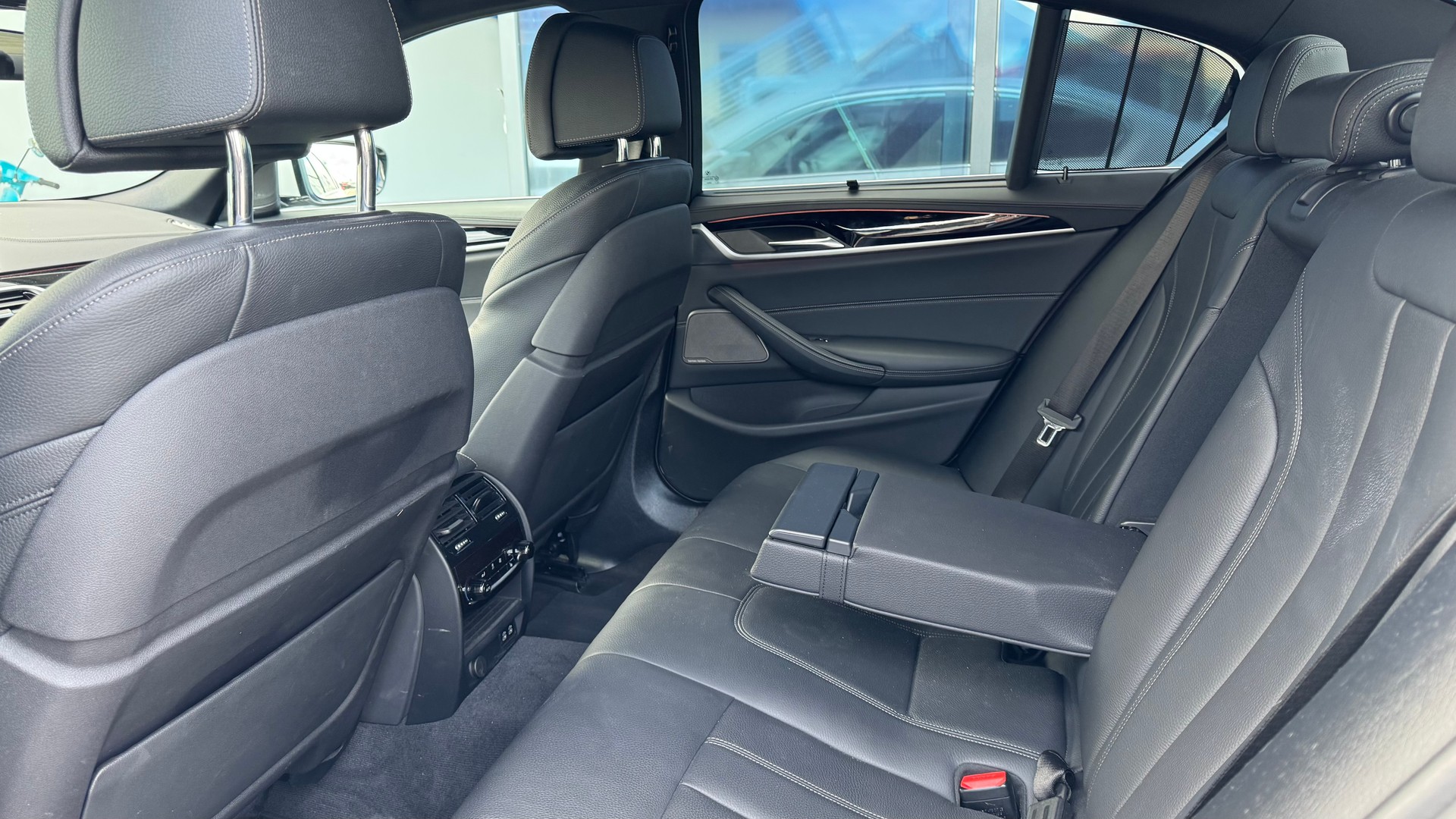 BMW 530e xDrive-image-11