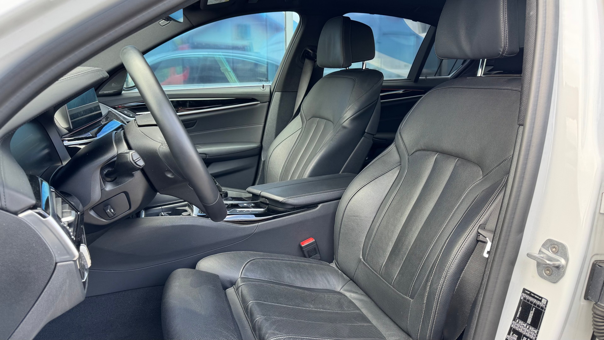 BMW 530e xDrive-image-8