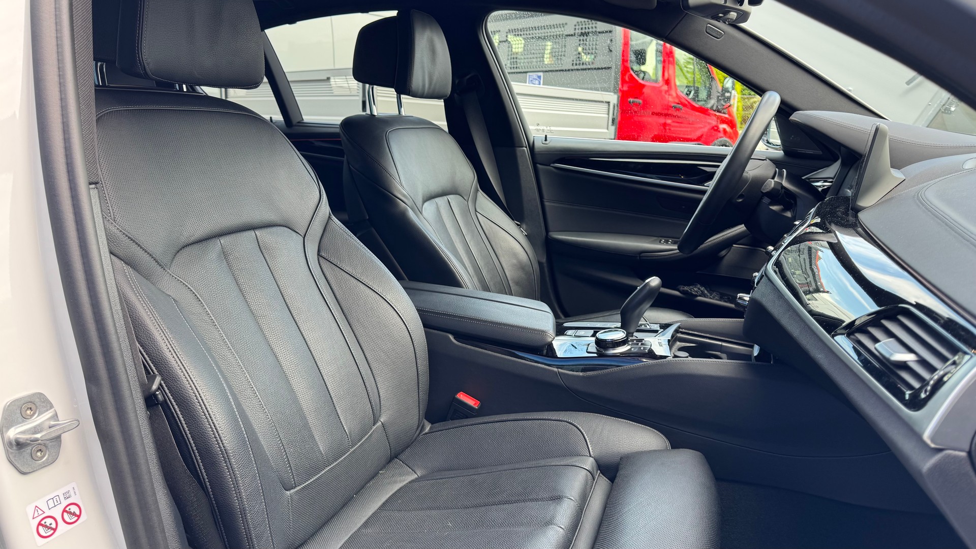 BMW 530e xDrive-image-9