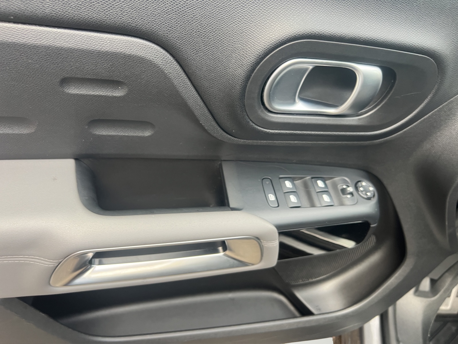 CITROEN C5 Aircross 1.6 PHEV Shine-image-9