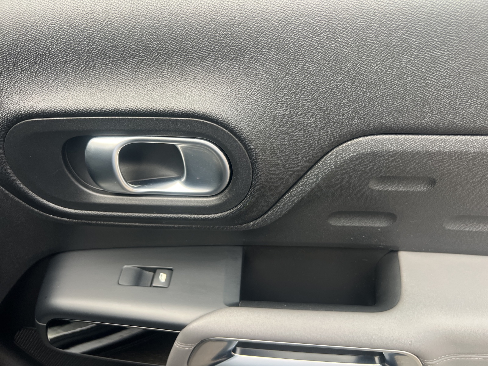 CITROEN C5 Aircross 1.6 PHEV Shine-image-16