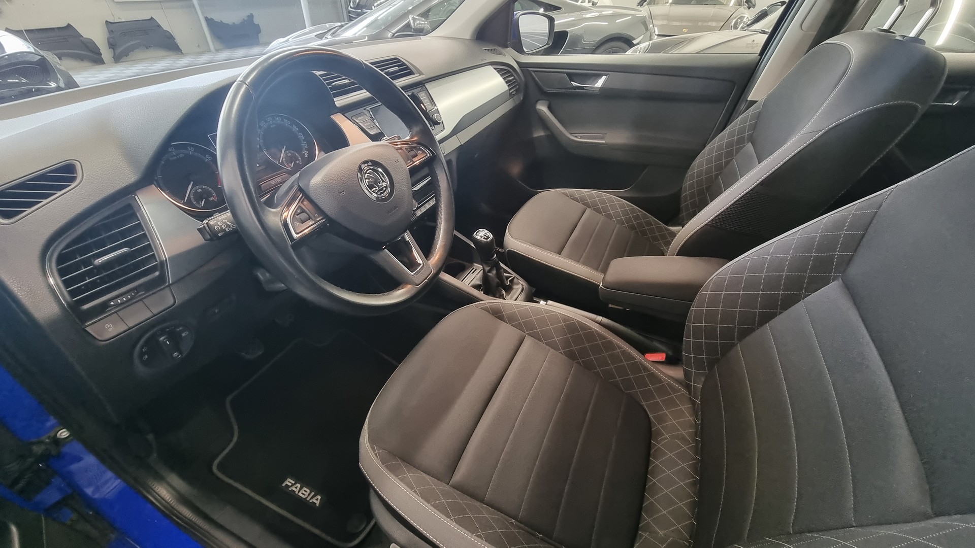 SKODA Fabia 1.0 MPI Ambition-image-8