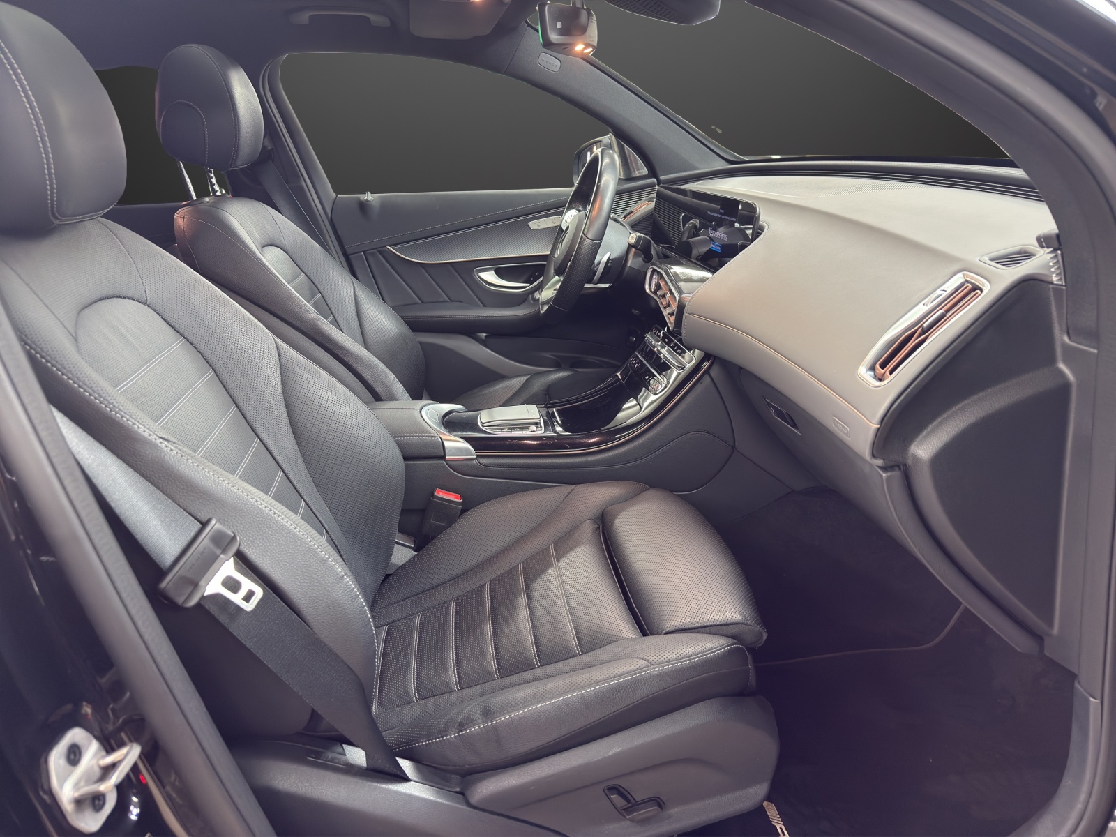 MERCEDES-BENZ EQC 400 AMG Line 4Matic-image-11