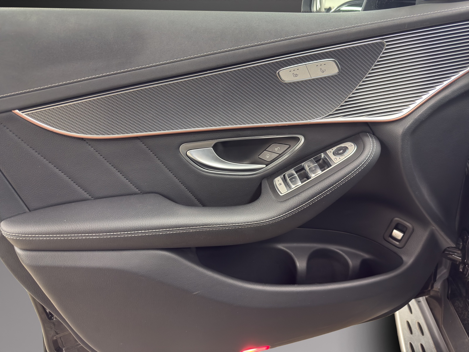 MERCEDES-BENZ EQC 400 AMG Line 4Matic-image-12