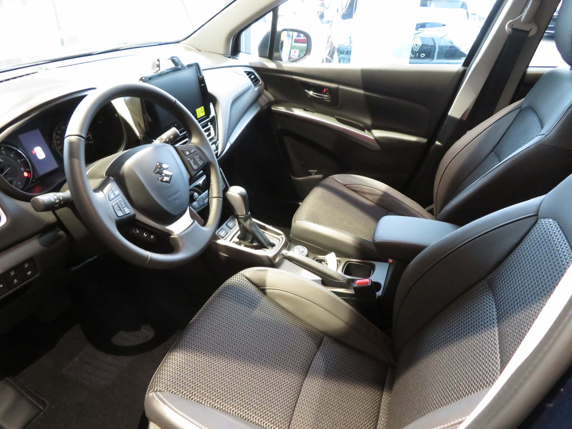 SUZUKI S-Cross 1.4 T Compact Top Hybrid 4x4-showroom-element-3
