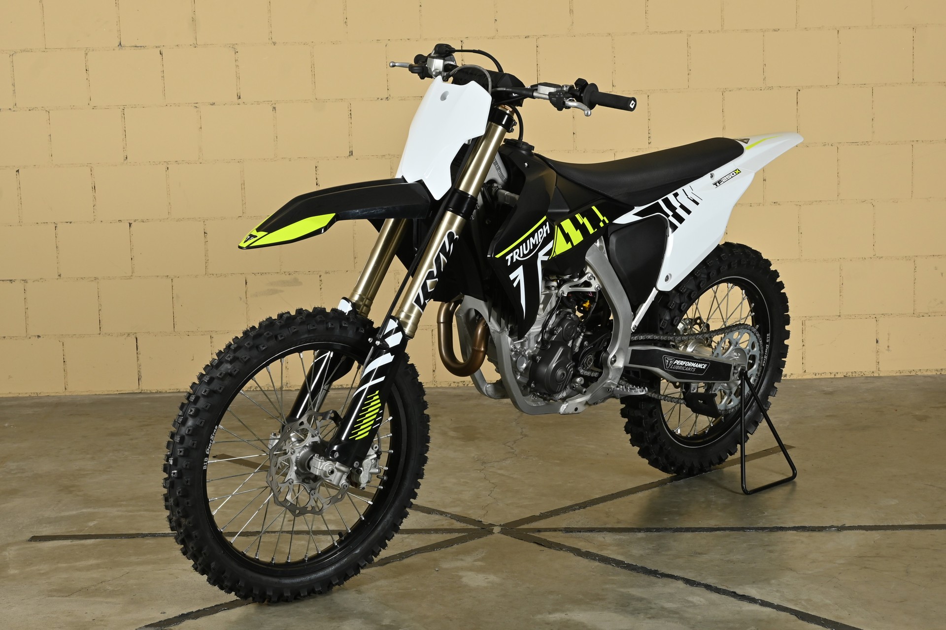 TRIUMPH TF 250 X-showroom-element-2