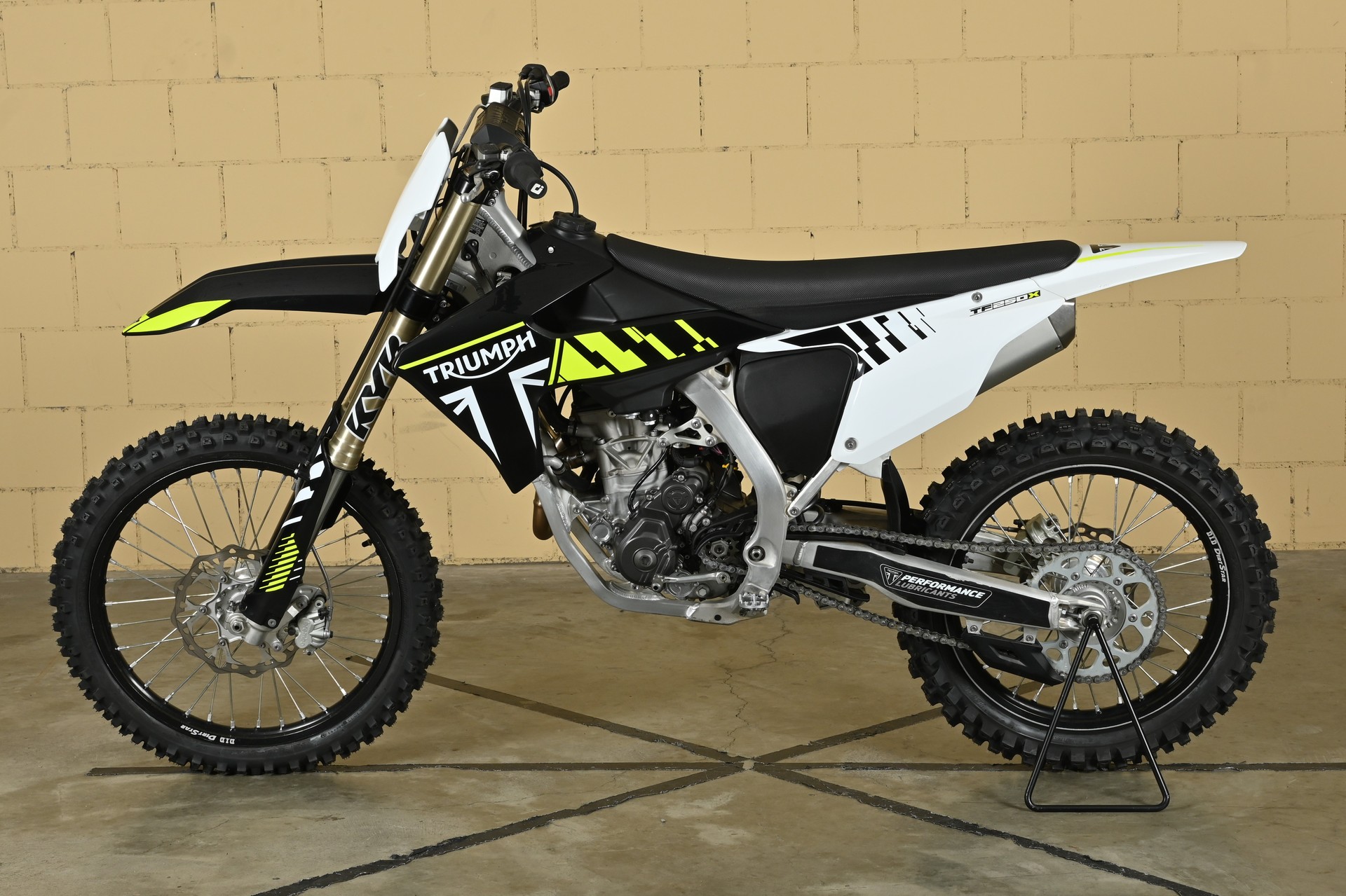 TRIUMPH TF 250 X-showroom-element-3