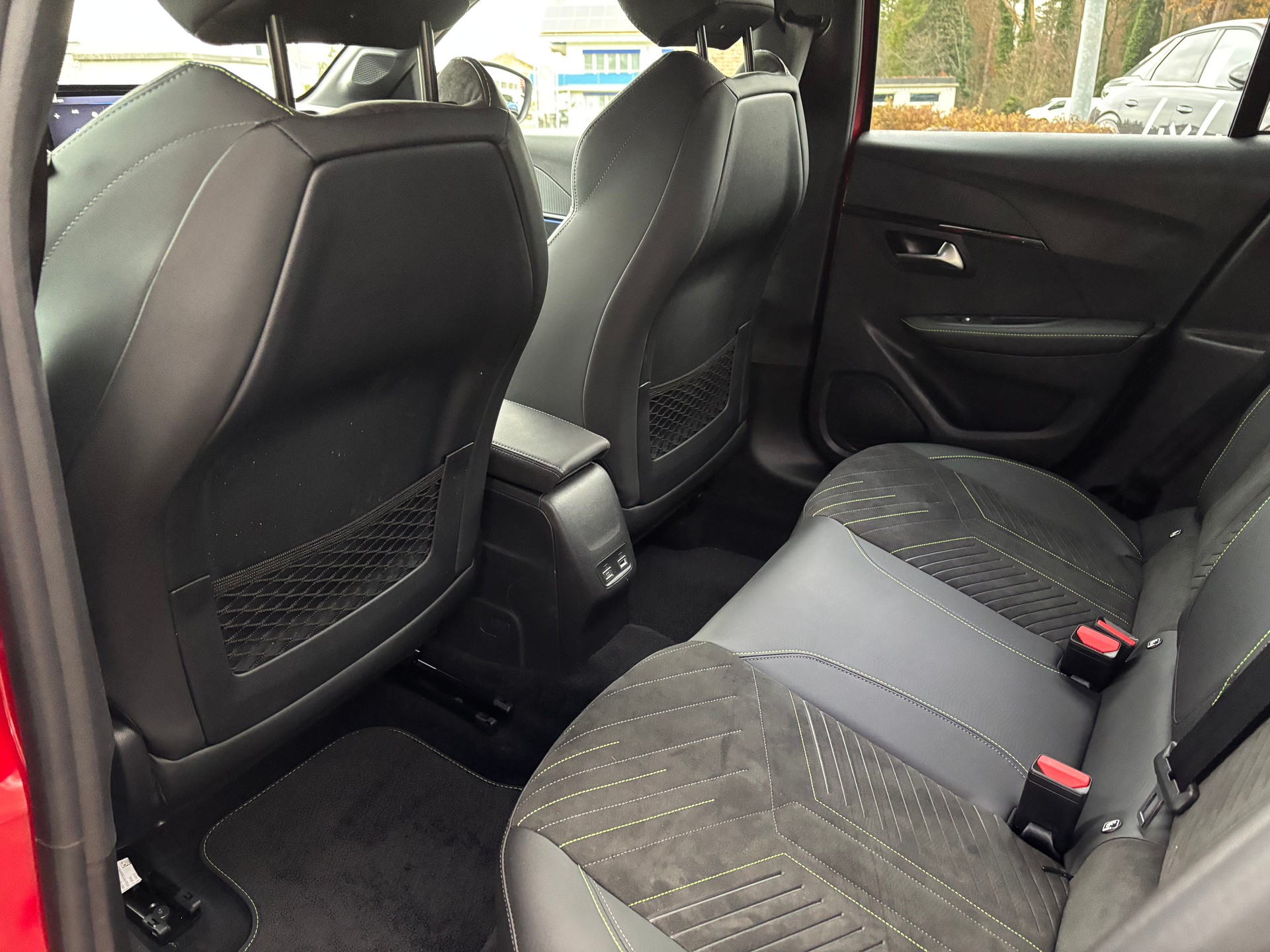PEUGEOT 208 1.2 MHEV 110 GT-image-8