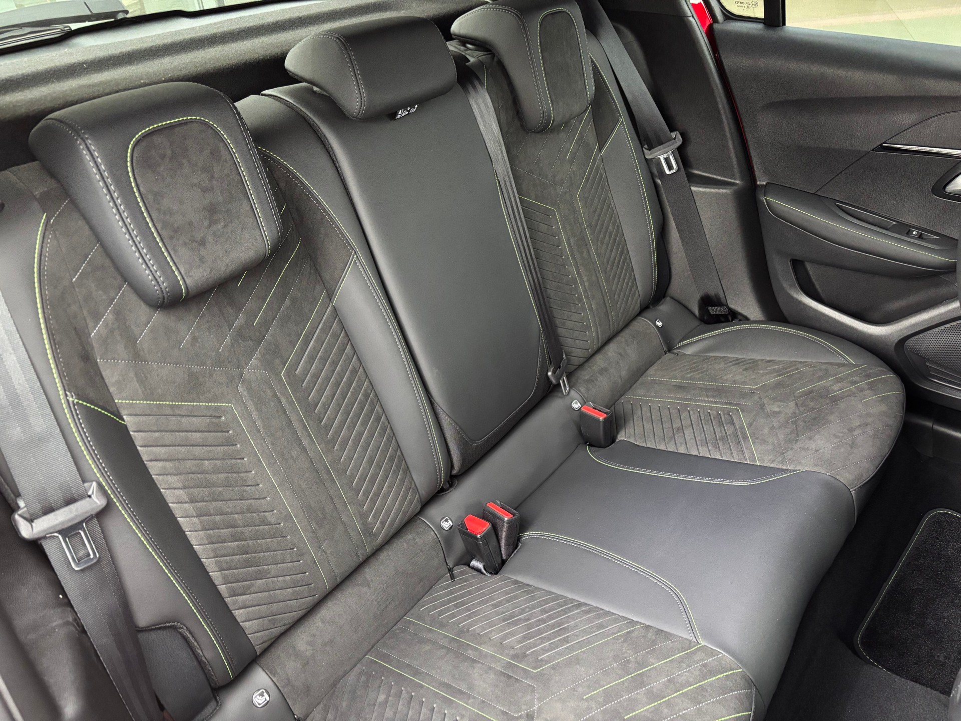 PEUGEOT 208 1.2 MHEV 110 GT-image-6
