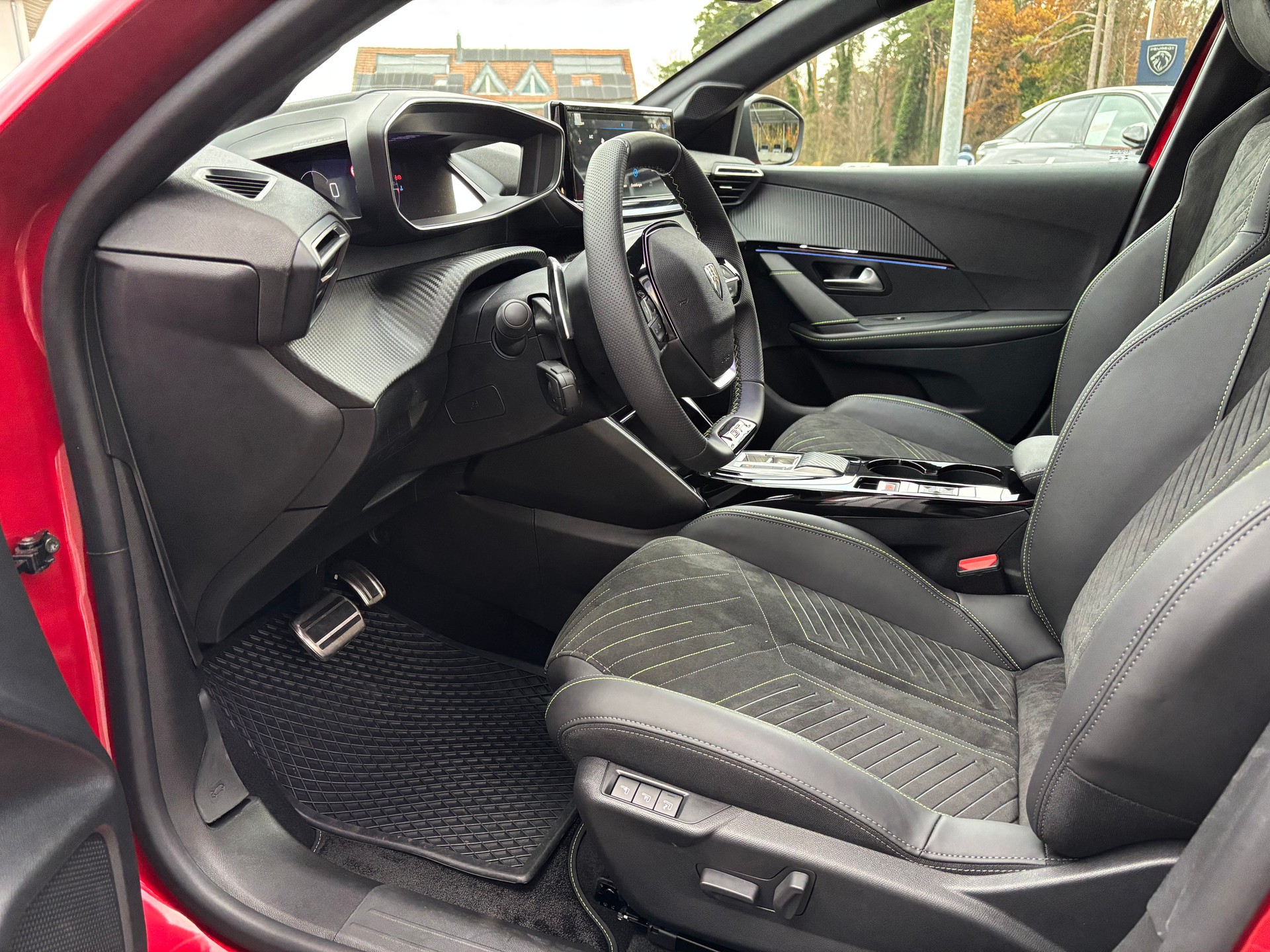 PEUGEOT 208 1.2 MHEV 110 GT-image-10
