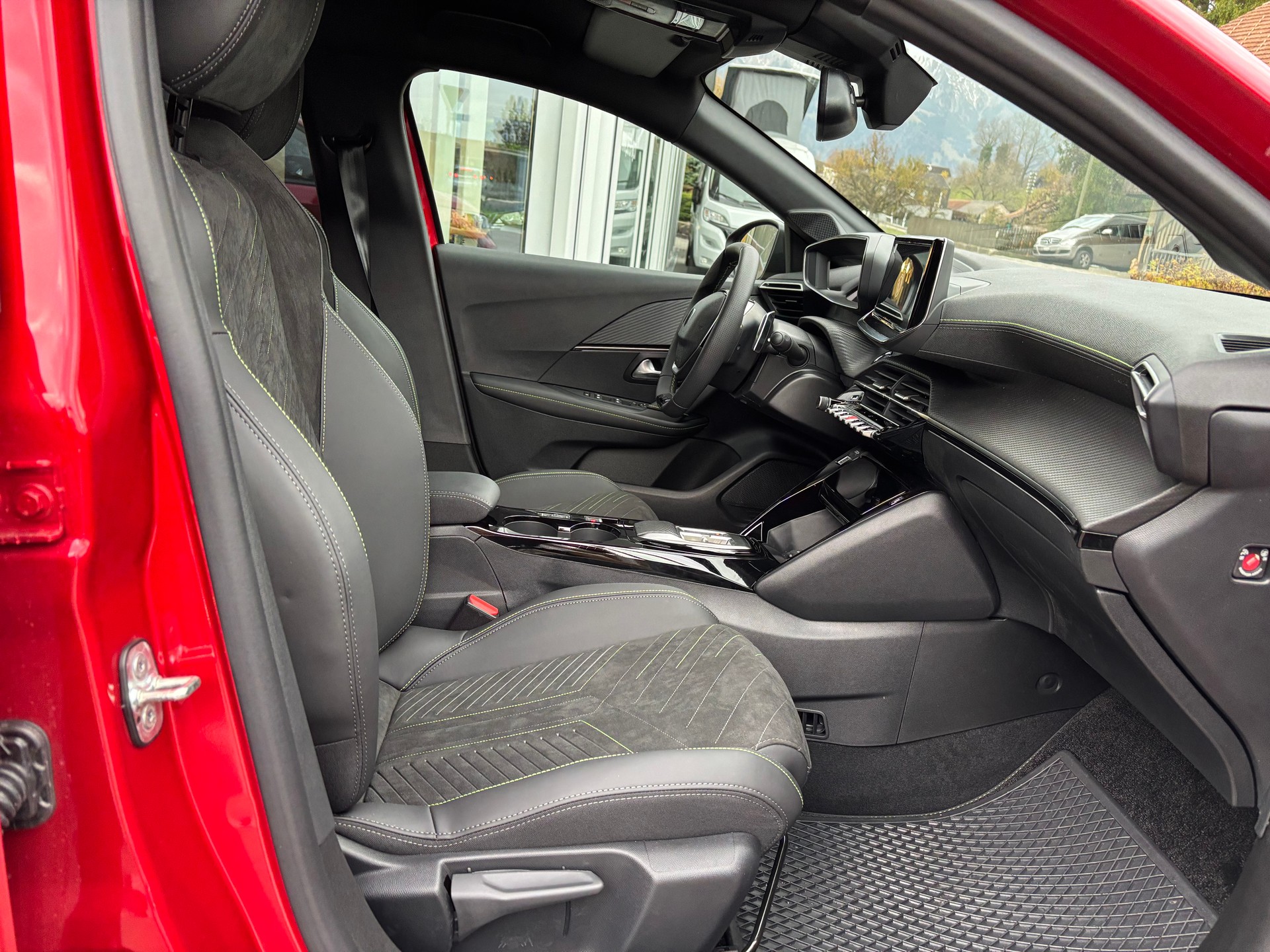PEUGEOT 208 1.2 MHEV 110 GT-image-7