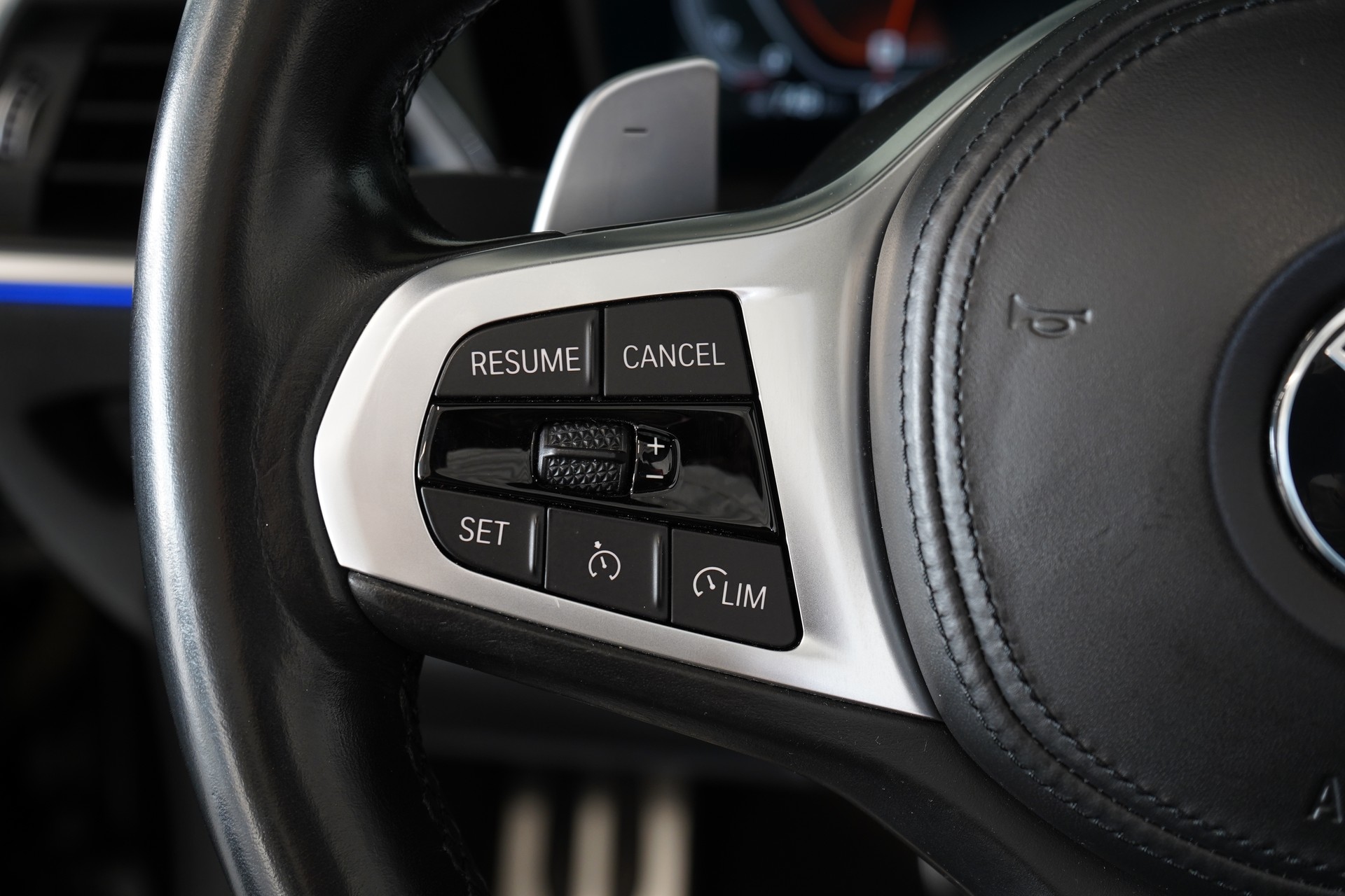 BMW M440i xDrive 48V Cabriolet Steptronic-image-18