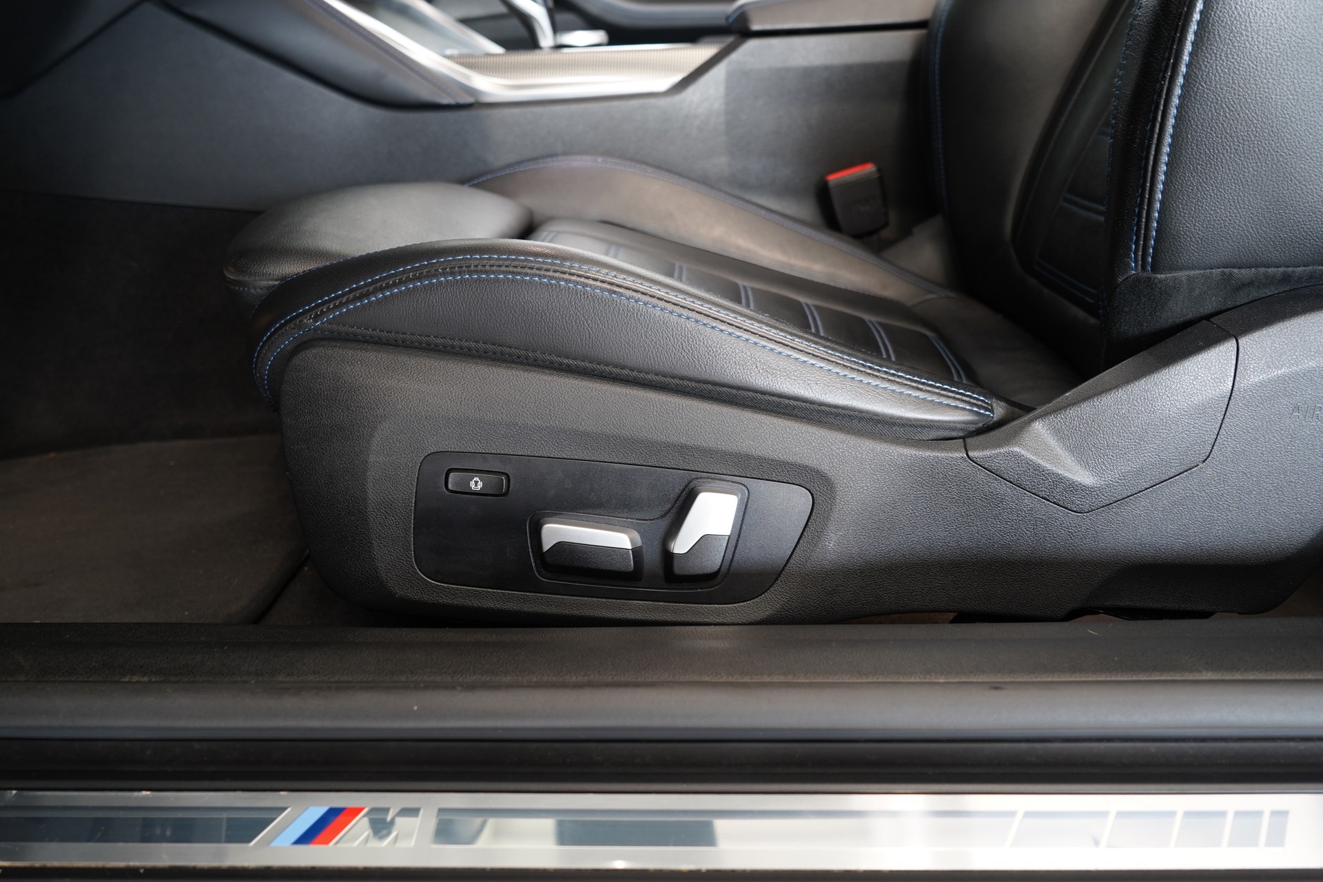 BMW M440i xDrive 48V Cabriolet Steptronic-image-15