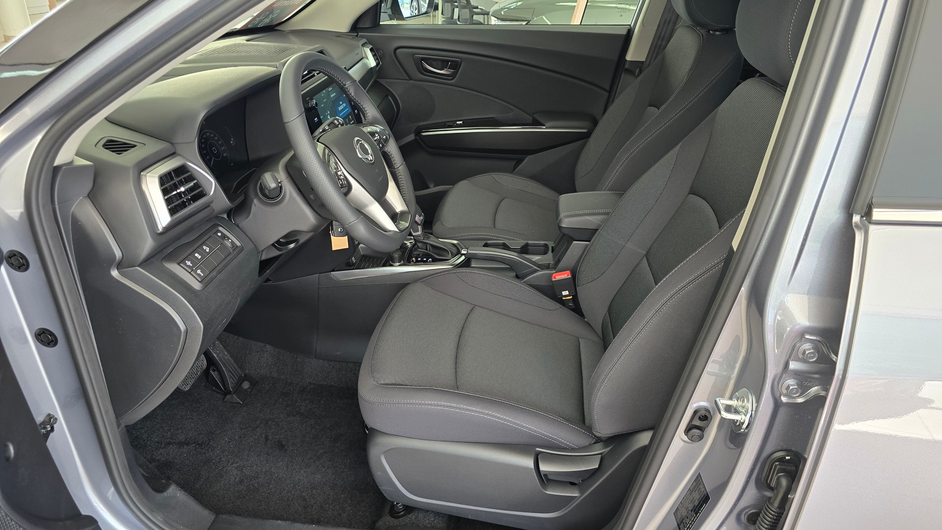 KGM-SsangYong Tivoli 1.5TGDI Bron 4WD A-image-2