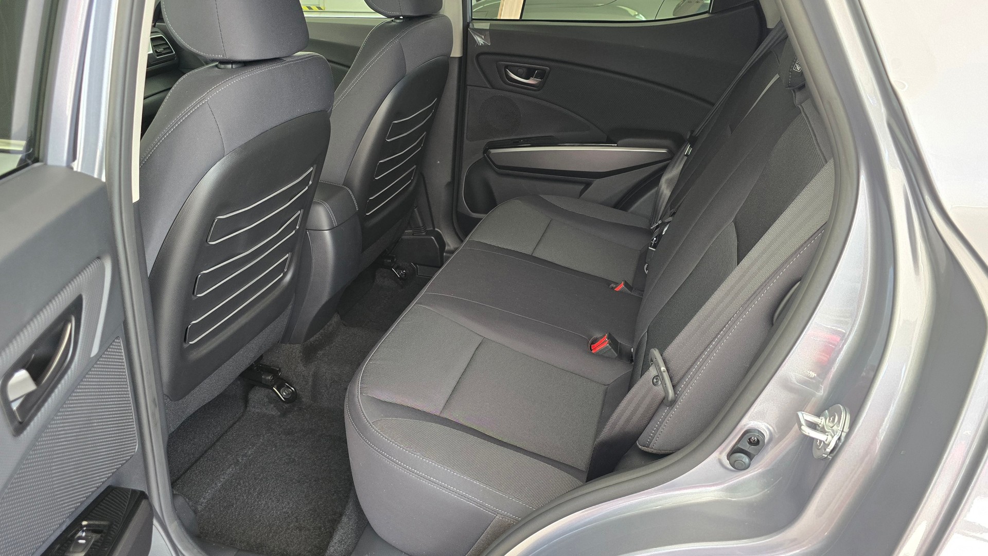KGM-SsangYong Tivoli 1.5TGDI Bron 4WD A-image-3