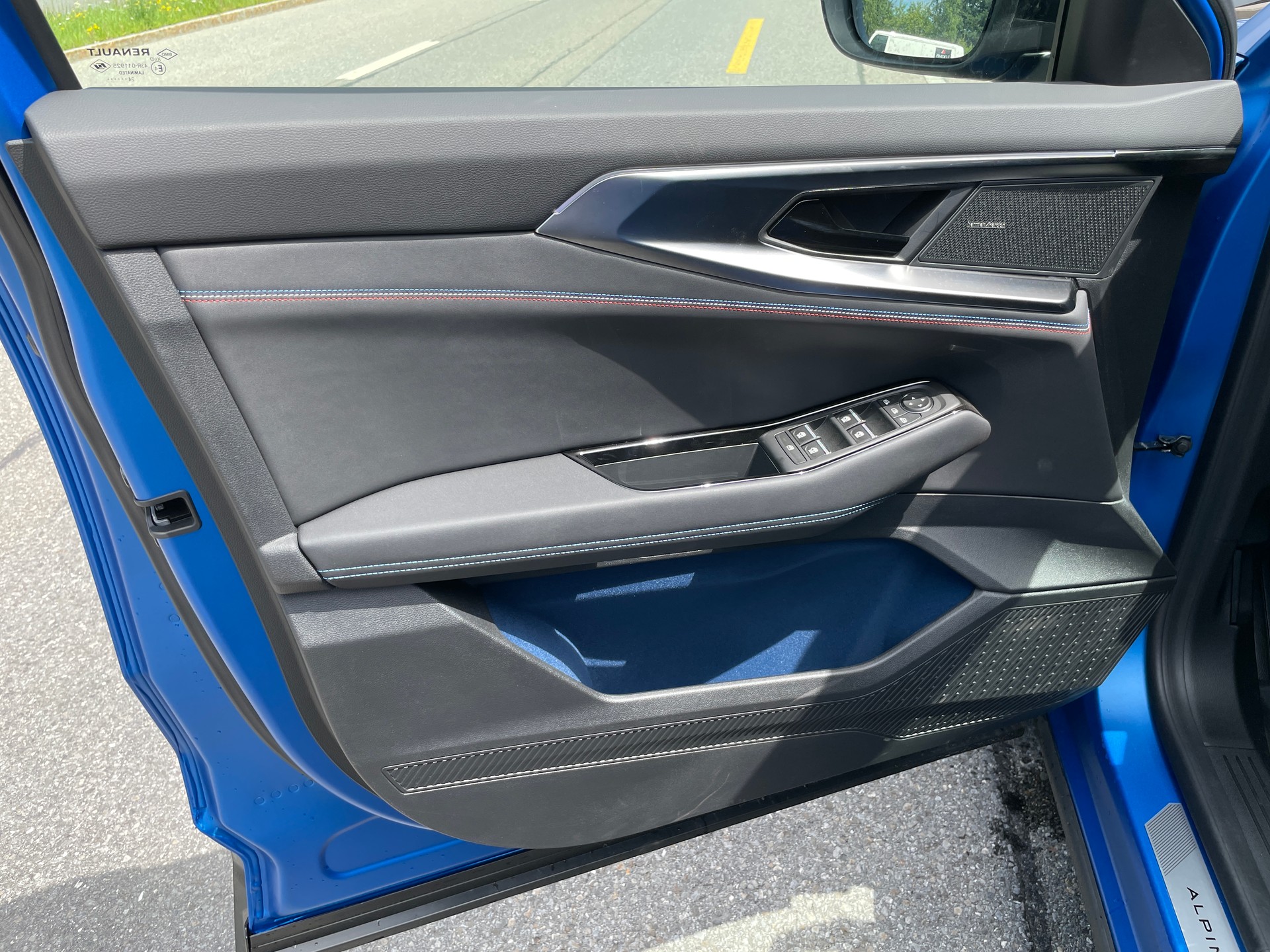 RENAULT Rafale 1.2 E-Tech Plug-in Hybrid 300 4x4 Atelier Alpine-image-17