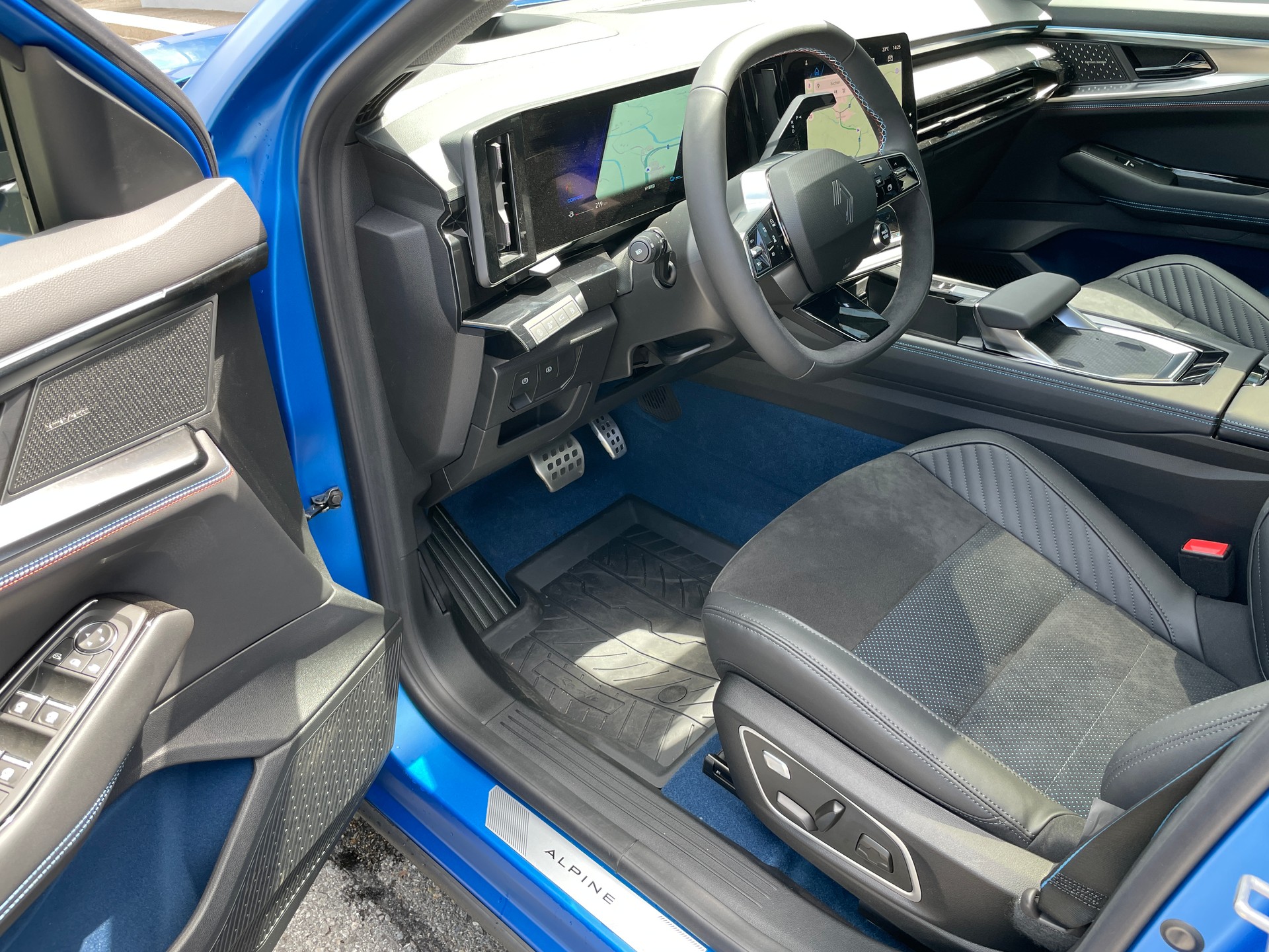 RENAULT Rafale 1.2 E-Tech Plug-in Hybrid 300 4x4 Atelier Alpine-image-16
