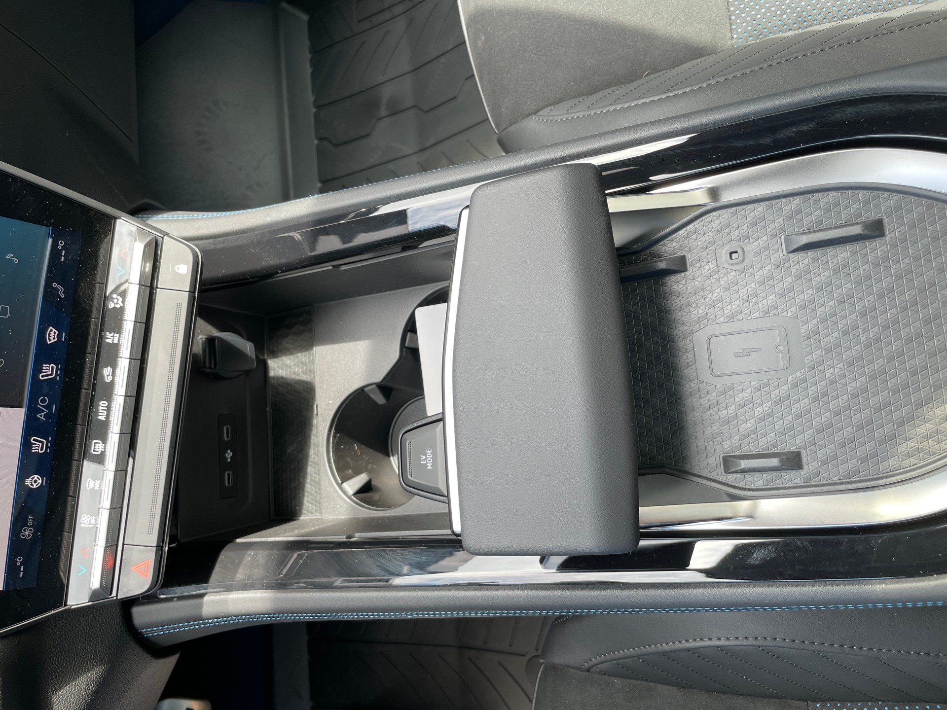 RENAULT Rafale 1.2 E-Tech Plug-in Hybrid 300 4x4 Atelier Alpine-image-27