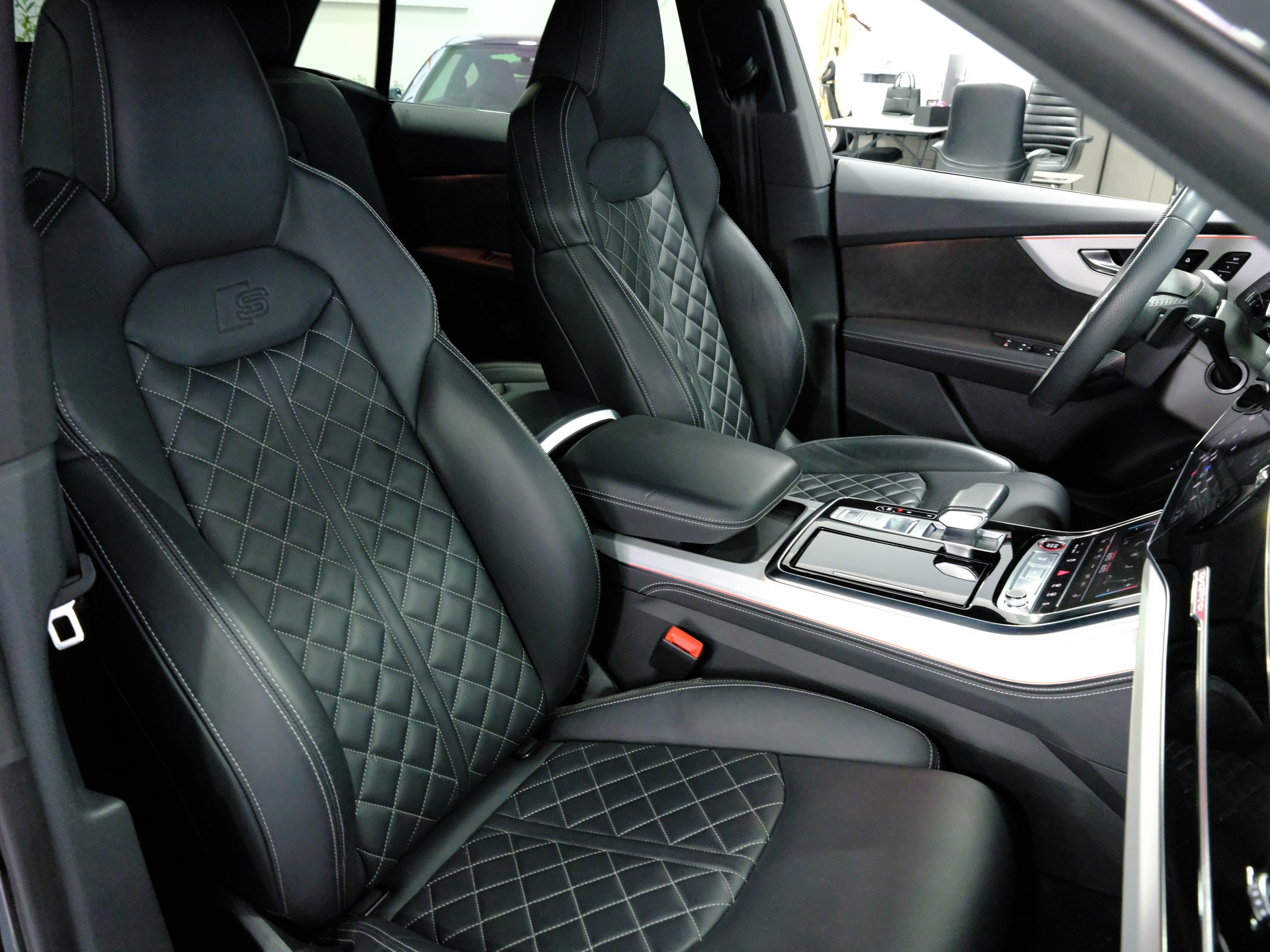 AUDI SQ8 TFSI quattro tiptronic *Premiumpaket* *Assistenzpaket plus* *Pano*-image-19