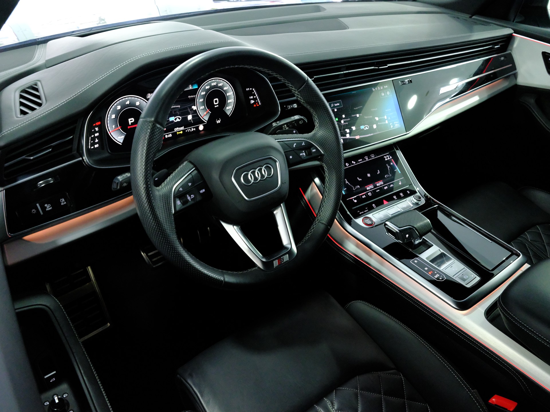AUDI SQ8 TFSI quattro tiptronic *Premiumpaket* *Assistenzpaket plus* *Pano*-image-11