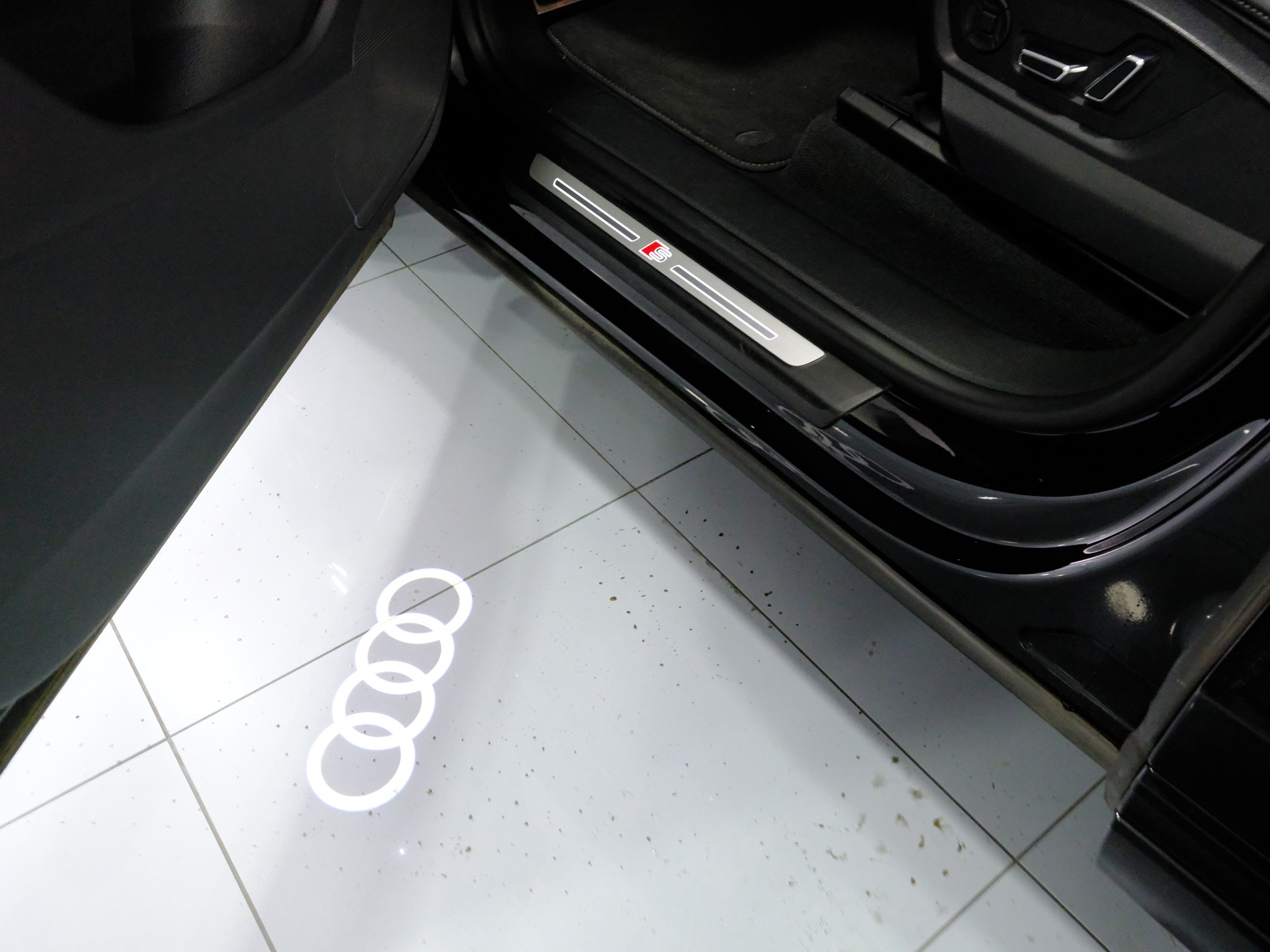 AUDI SQ8 TFSI quattro tiptronic *Premiumpaket* *Assistenzpaket plus* *Pano*-image-14