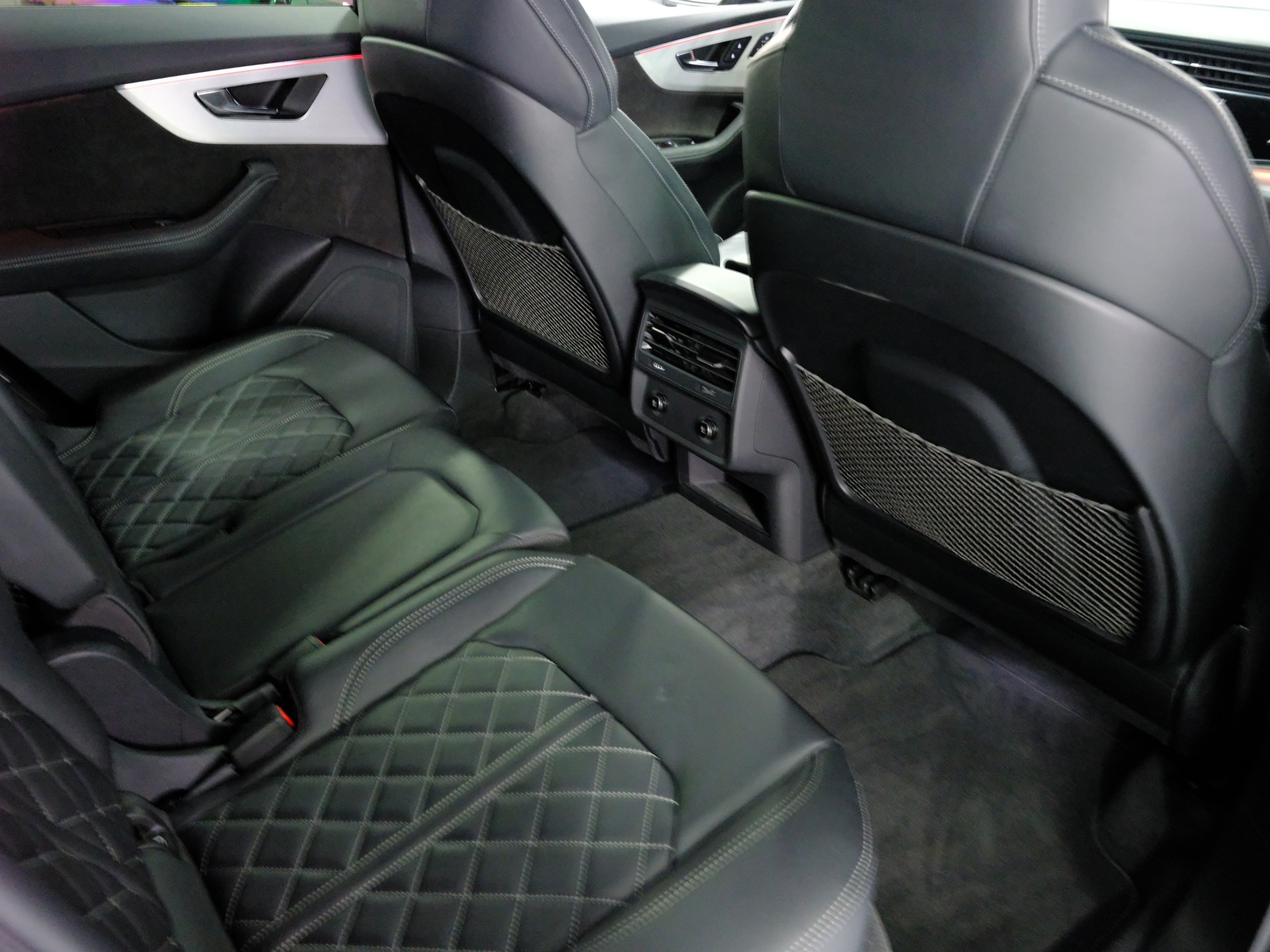 AUDI SQ8 TFSI quattro tiptronic *Premiumpaket* *Assistenzpaket plus* *Pano*-image-20