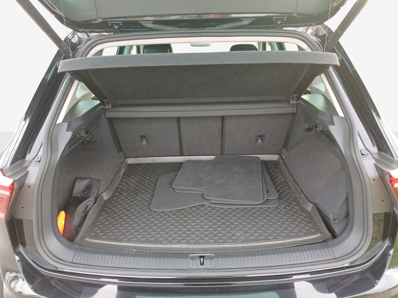 VW Tiguan 2.0 TDI SCR Elegance 4Motion DSG-image-12